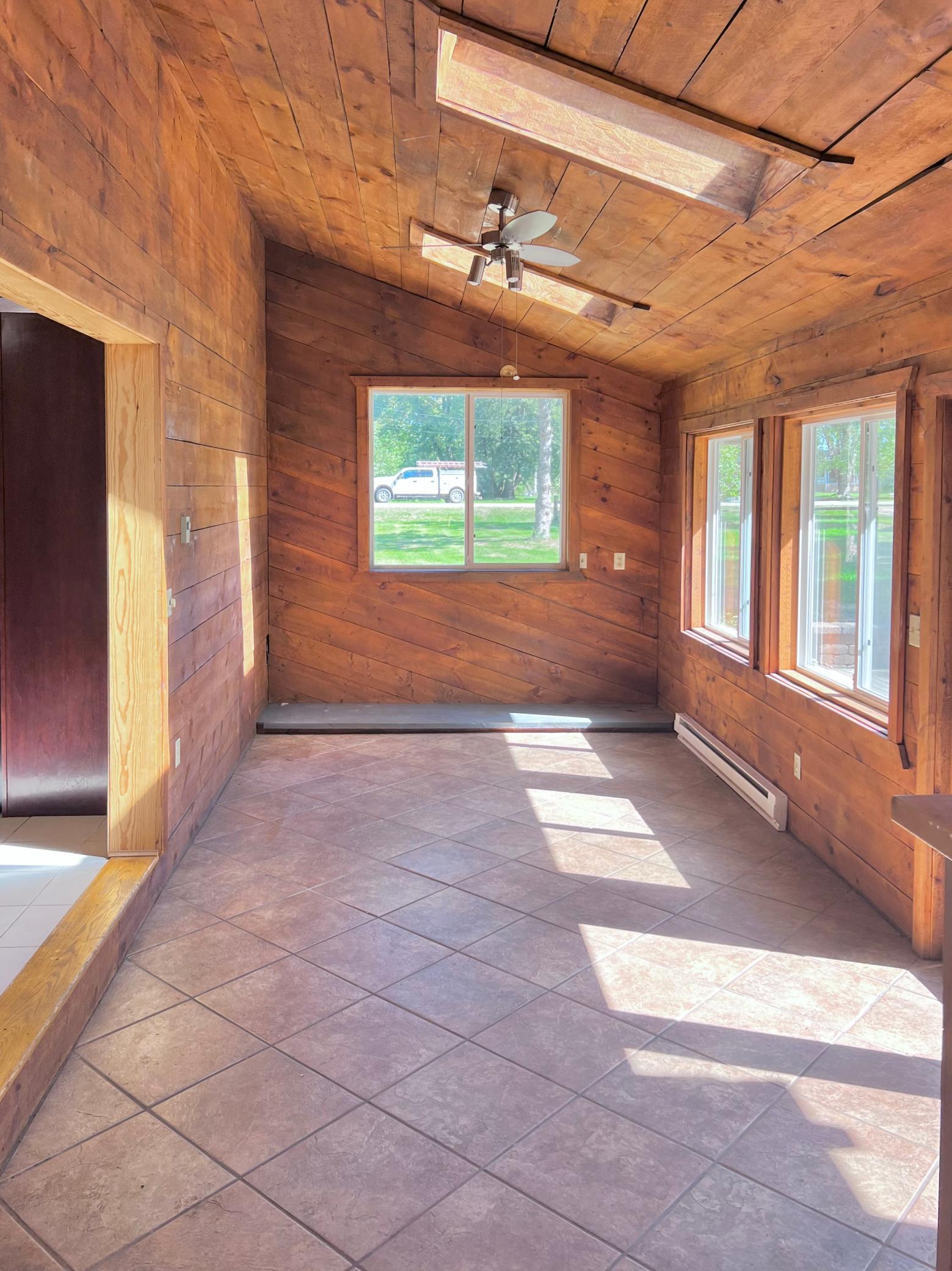 1979 single family home for sale at 11096 County Highway 17 in Detroit Lakes, MN — 4 bed, 2 bath (photo 15 of 35)