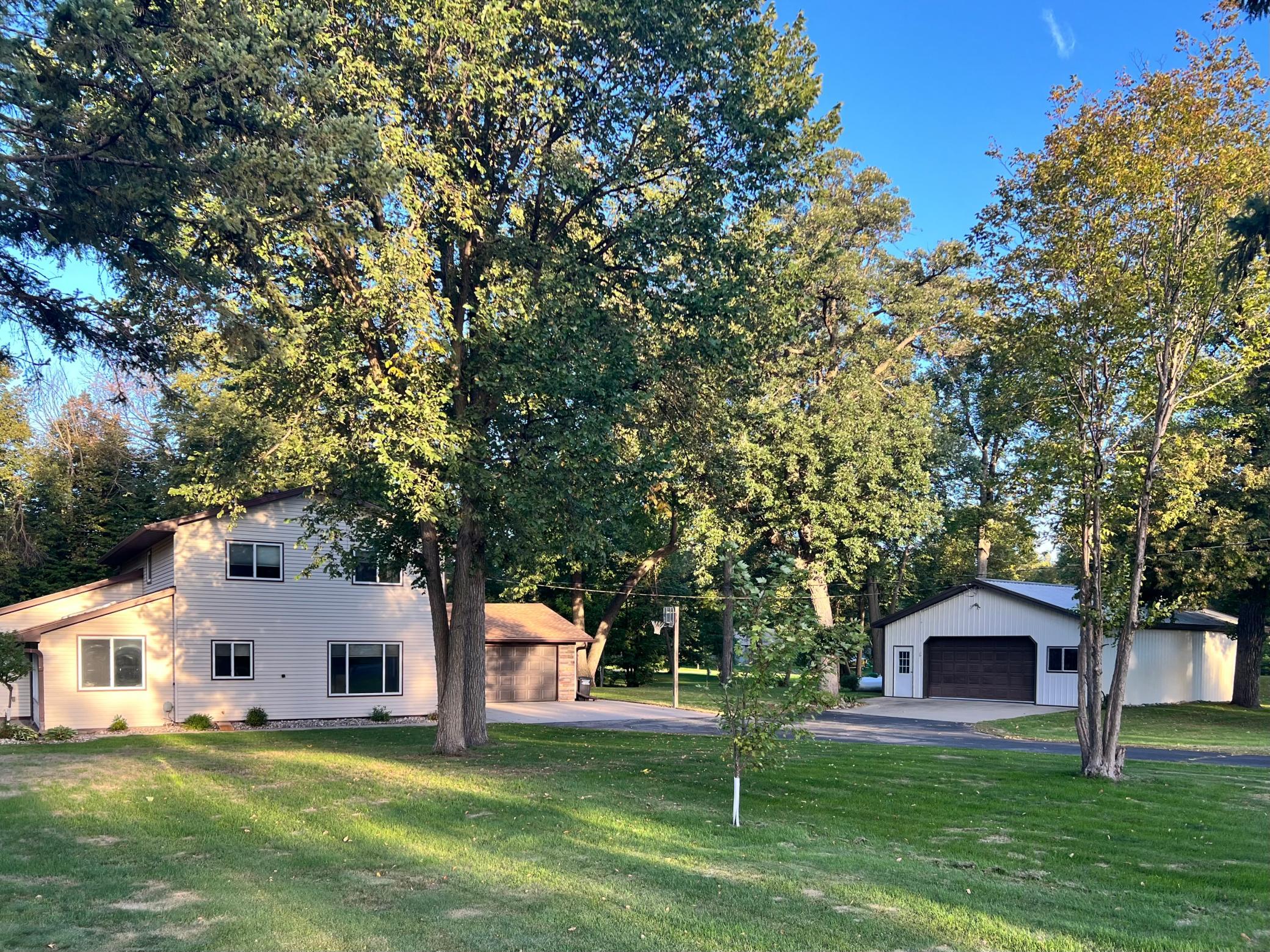 1979 single family home for sale at 11096 County Highway 17 in Detroit Lakes, MN — 4 bed, 2 bath (photo 3 of 35)