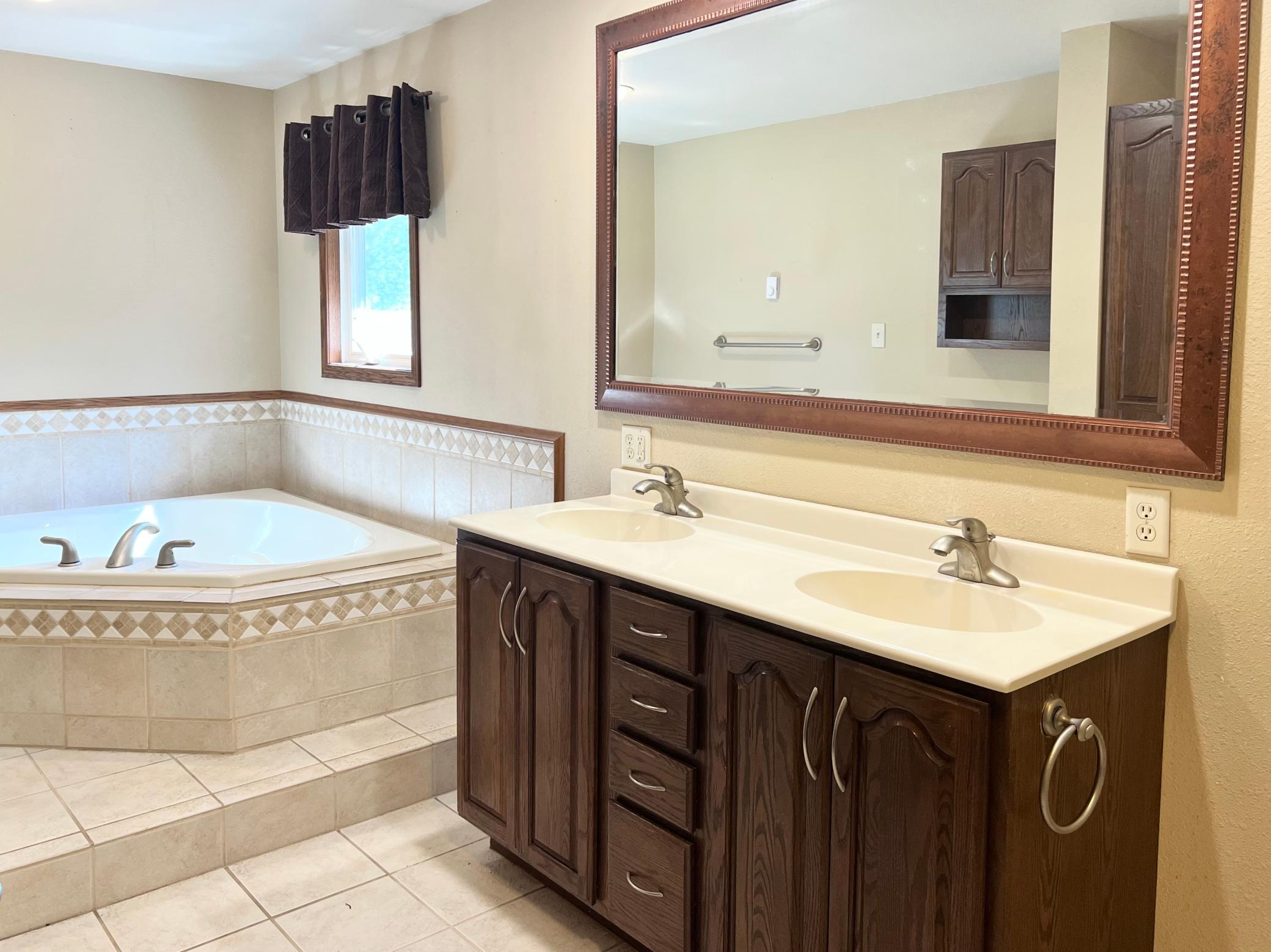 1979 single family home for sale at 11096 County Highway 17 in Detroit Lakes, MN — 4 bed, 2 bath (photo 23 of 35)