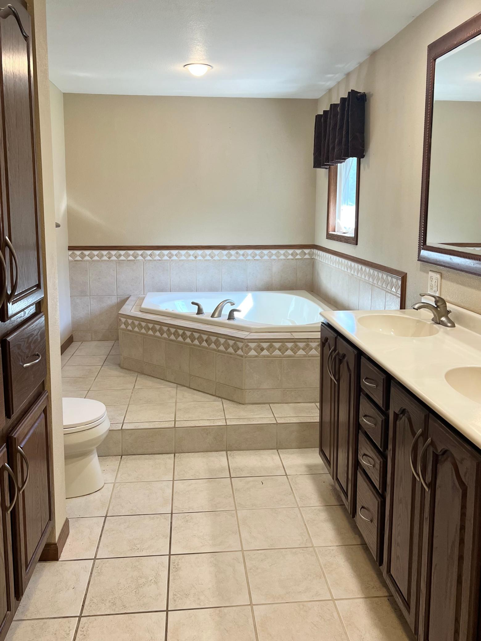 1979 single family home for sale at 11096 County Highway 17 in Detroit Lakes, MN — 4 bed, 2 bath (photo 24 of 35)