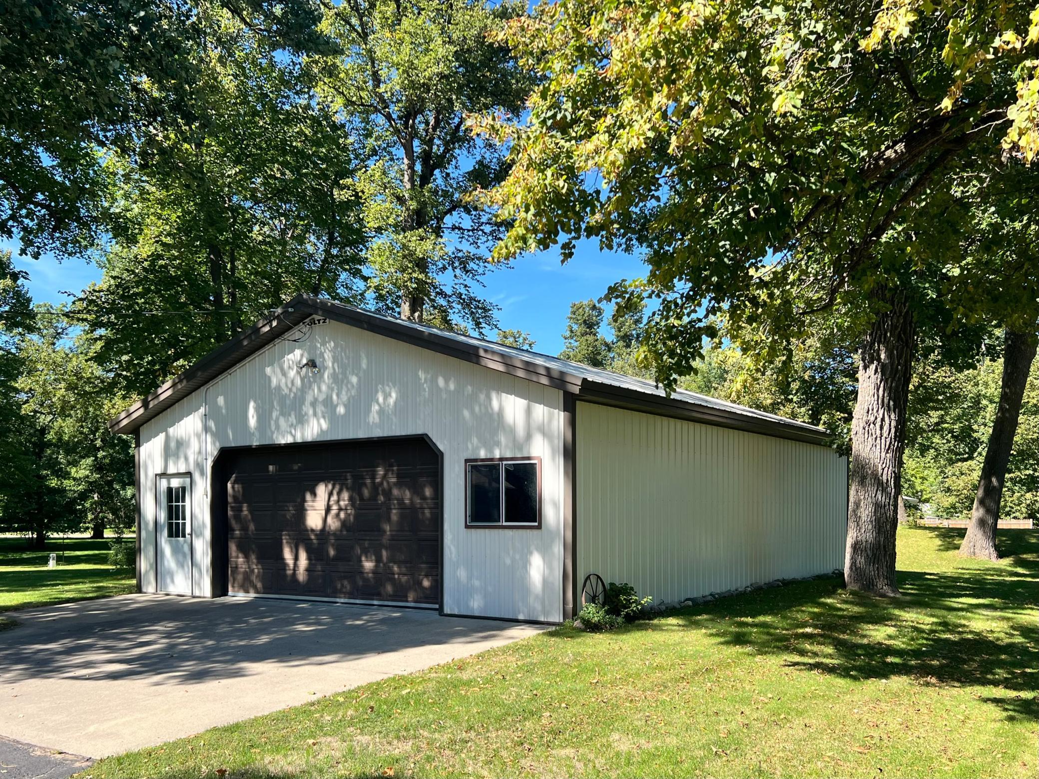 1979 single family home for sale at 11096 County Highway 17 in Detroit Lakes, MN — 4 bed, 2 bath (photo 31 of 35)