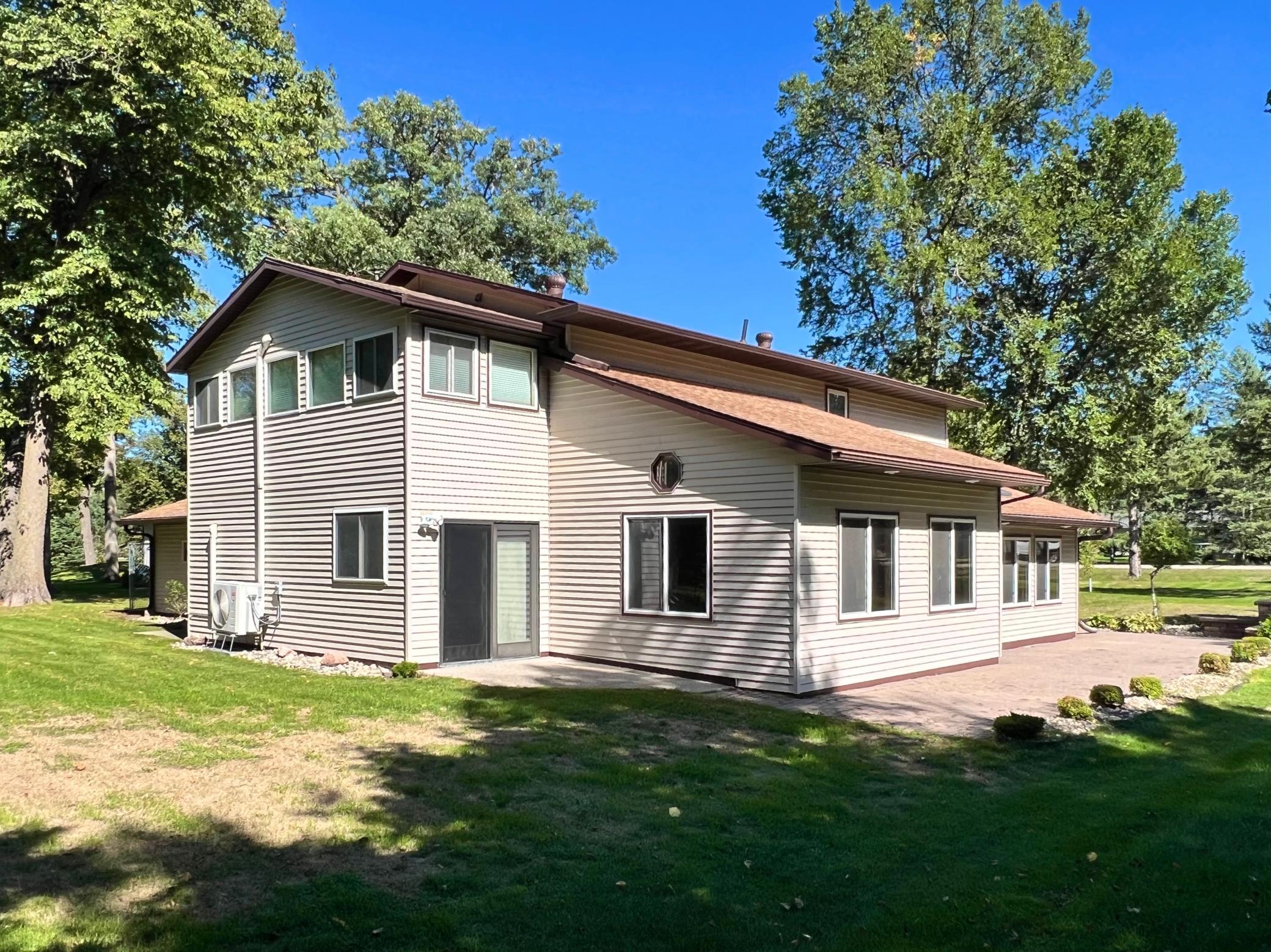 1979 single family home for sale at 11096 County Highway 17 in Detroit Lakes, MN — 4 bed, 2 bath (photo 5 of 35)
