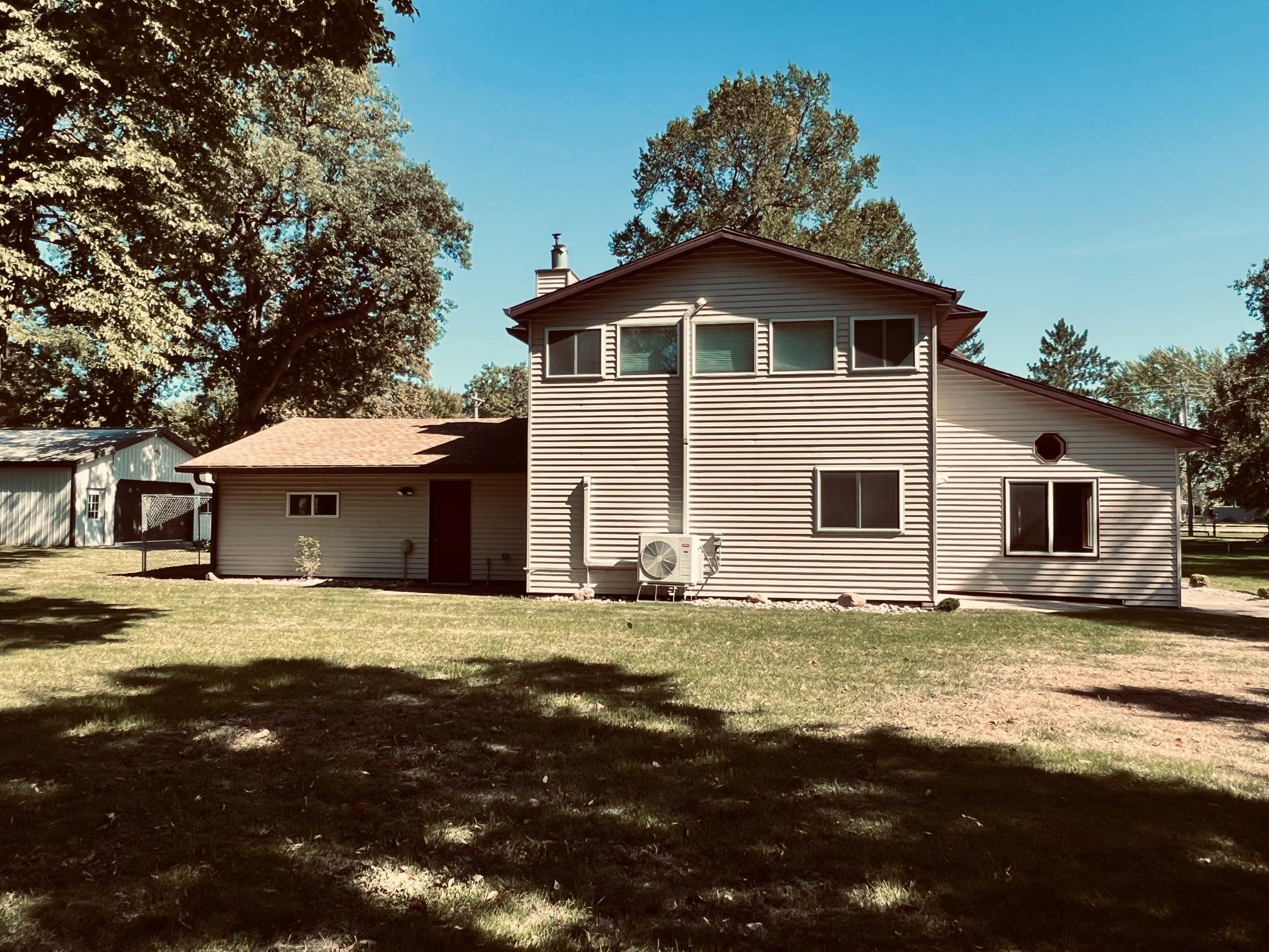 1979 single family home for sale at 11096 County Highway 17 in Detroit Lakes, MN — 4 bed, 2 bath (photo 6 of 35)