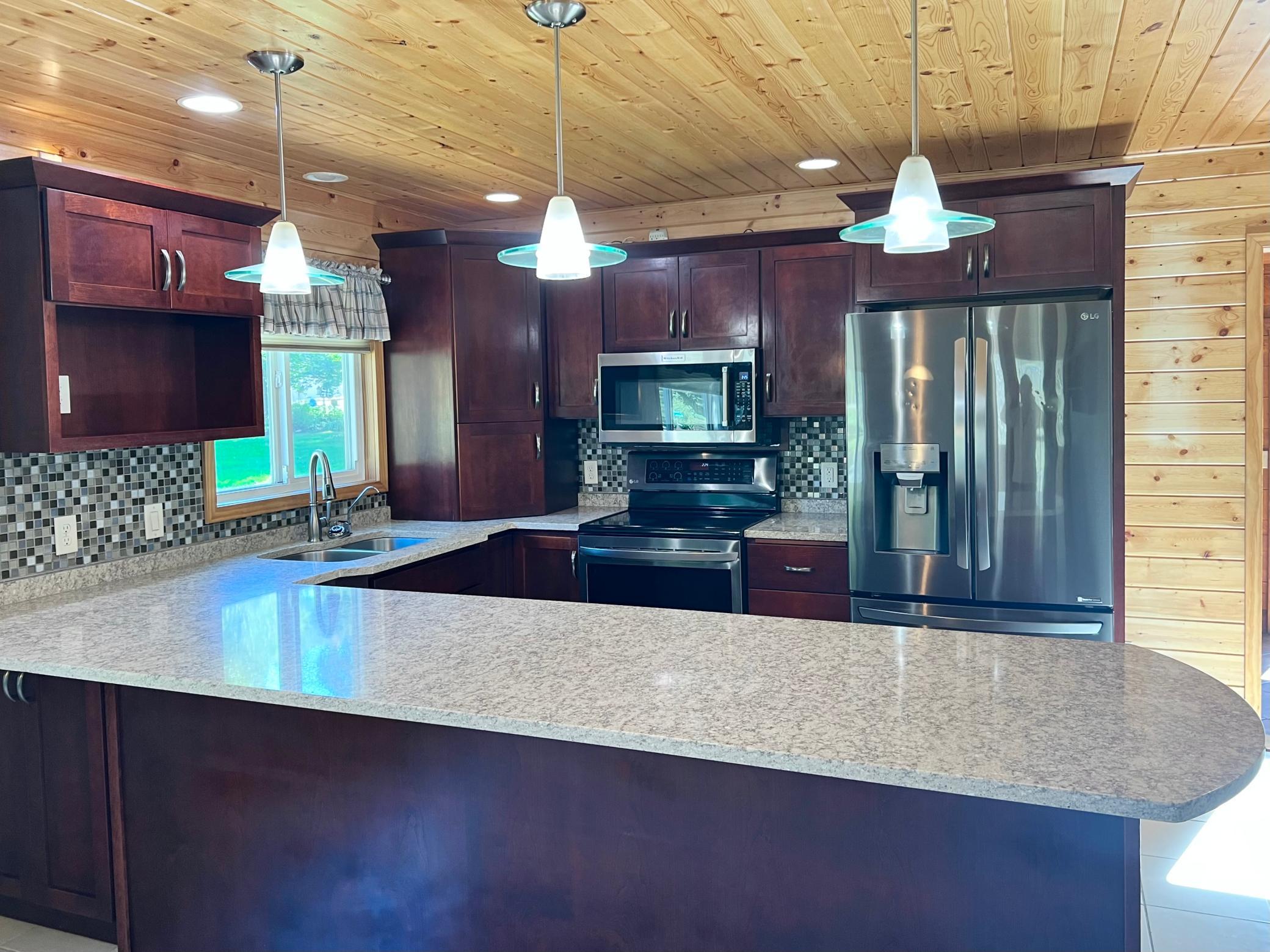 1979 single family home for sale at 11096 County Highway 17 in Detroit Lakes, MN — 4 bed, 2 bath (photo 10 of 35)