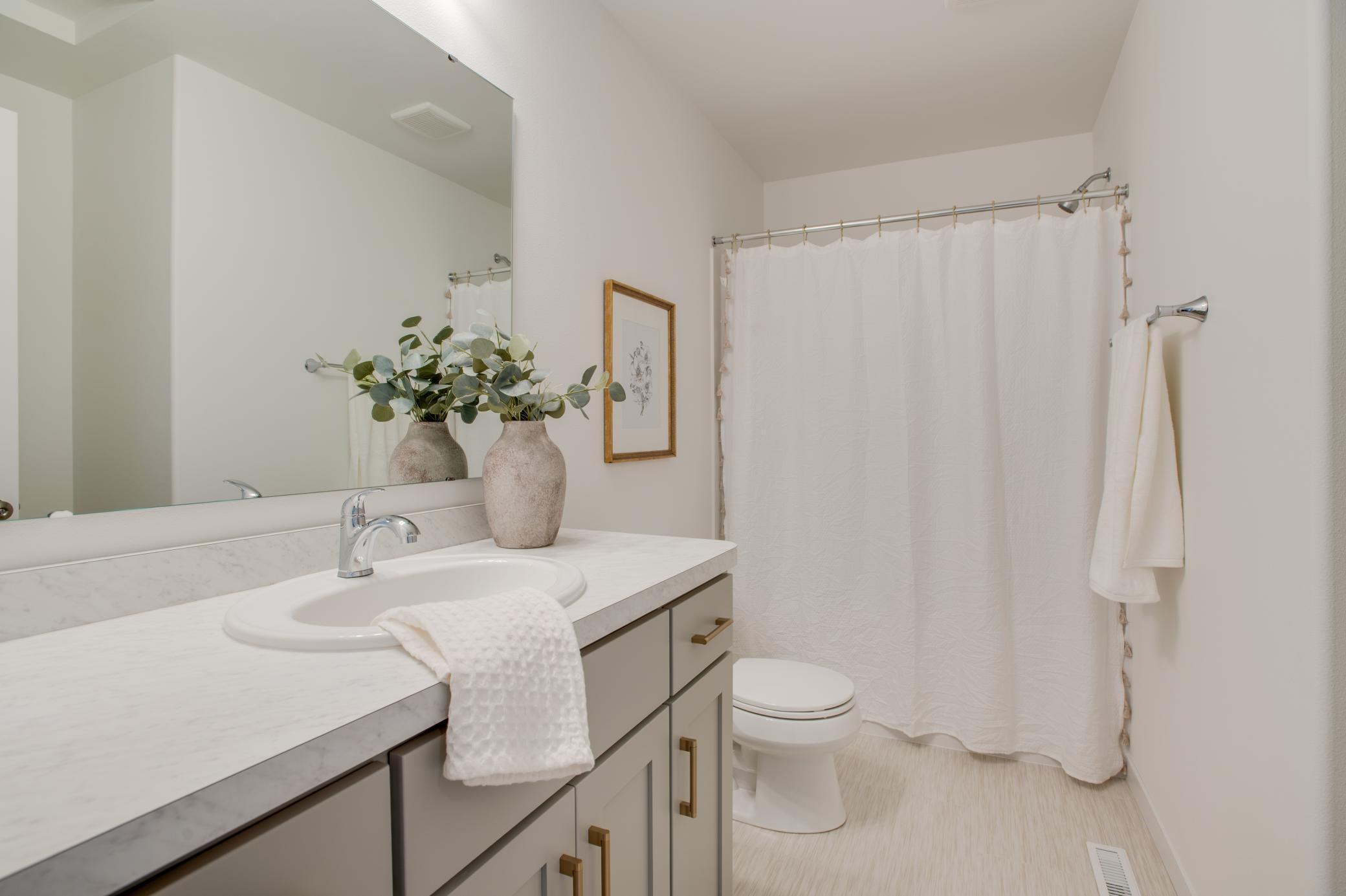 2026 single family home for sale at 6770 Bellview Drive S in Fargo, ND — 3 bed, 3 bath (photo 6 of 30)