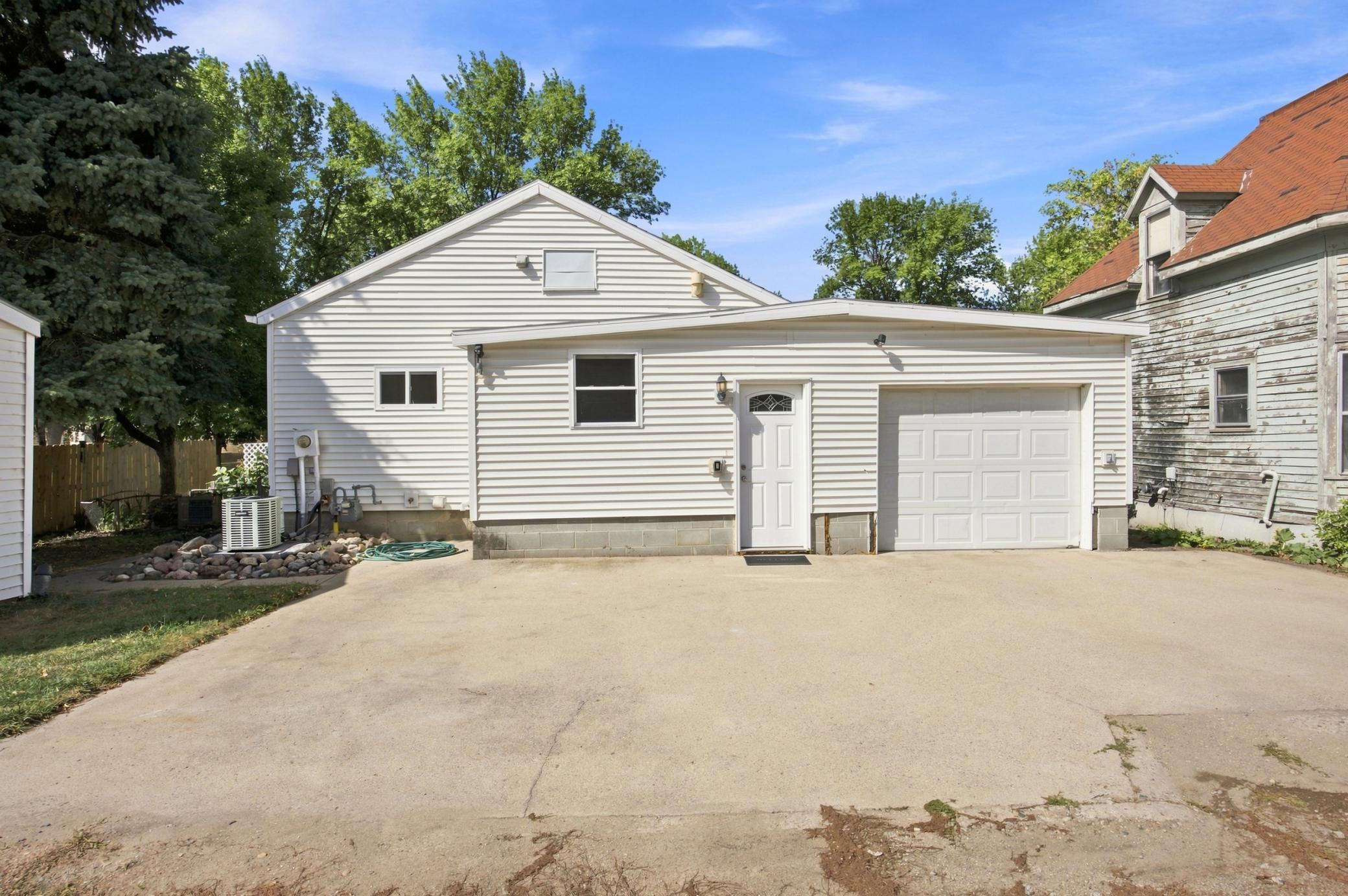 1946 single family home for sale at 224 3rd Street N in Breckenridge, MN — 2 bed, 2 bath (photo 18 of 24)