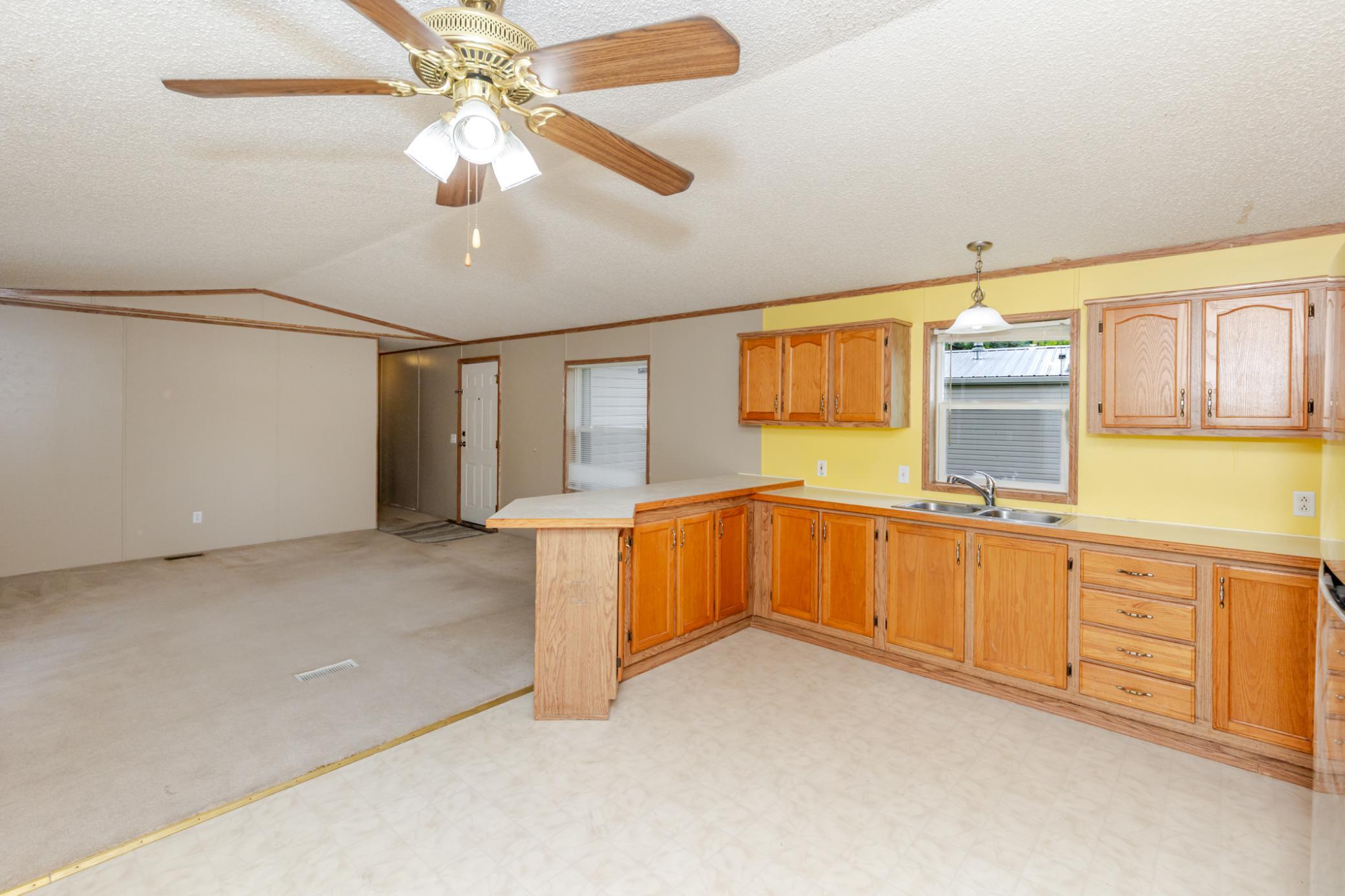 1998 single family home for sale at 21 Horseshoe Bend in Horace, ND — 3 bed, 2 bath (photo 20 of 45)