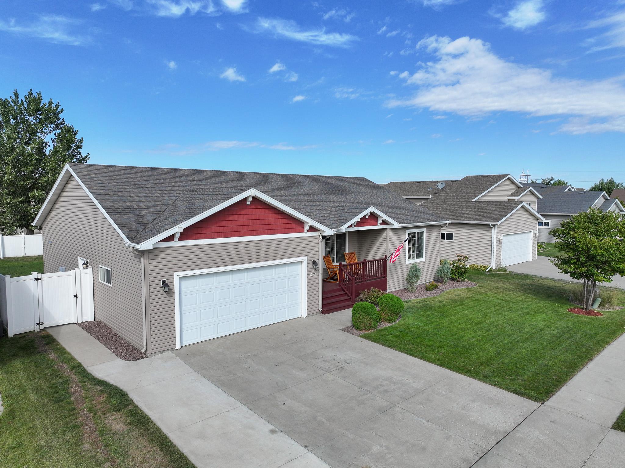 2007 single family home for sale at 4723 51st Street S in Fargo, ND — 5 bed, 3 bath (photo 2 of 52)
