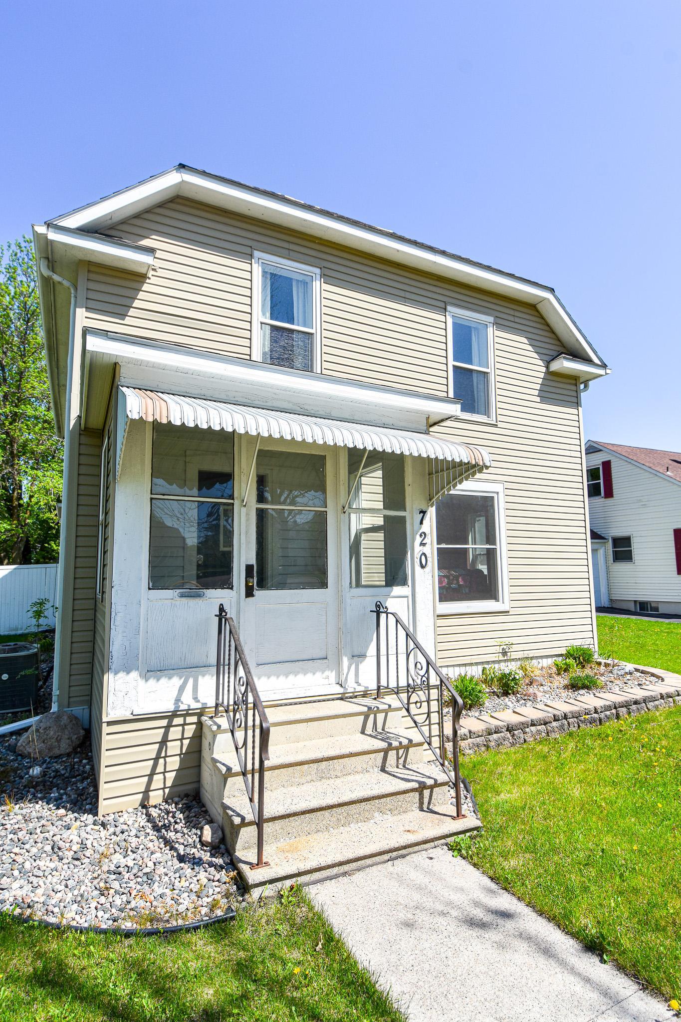 1905 single family home for sale at 720 Arnold Avenue N in Thief River Falls, MN — 3 bed, 2 bath (photo 2 of 49)