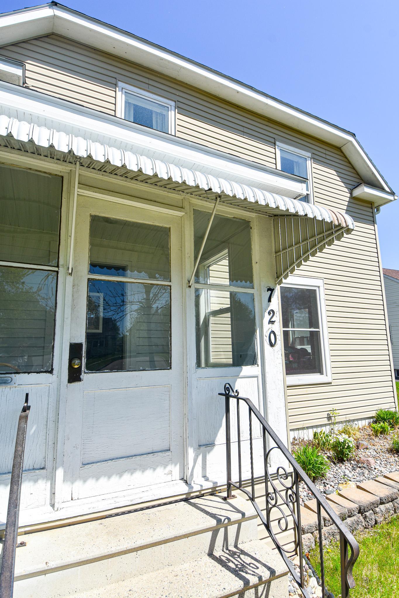 1905 single family home for sale at 720 Arnold Avenue N in Thief River Falls, MN — 3 bed, 2 bath (photo 3 of 49)