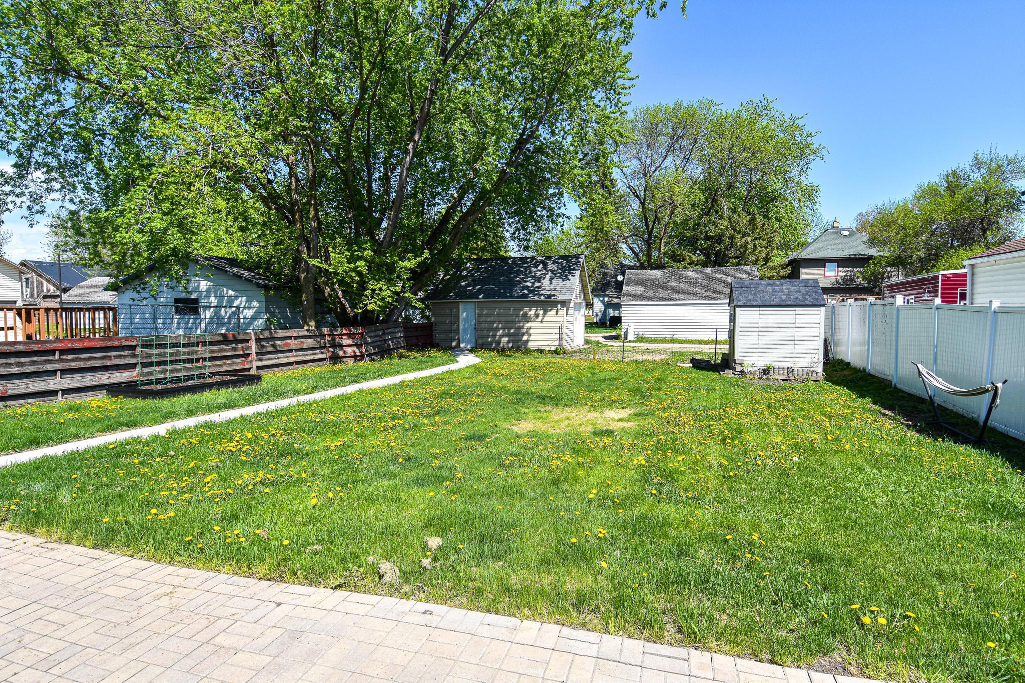 1905 single family home for sale at 720 Arnold Avenue N in Thief River Falls, MN — 3 bed, 2 bath (photo 41 of 49)