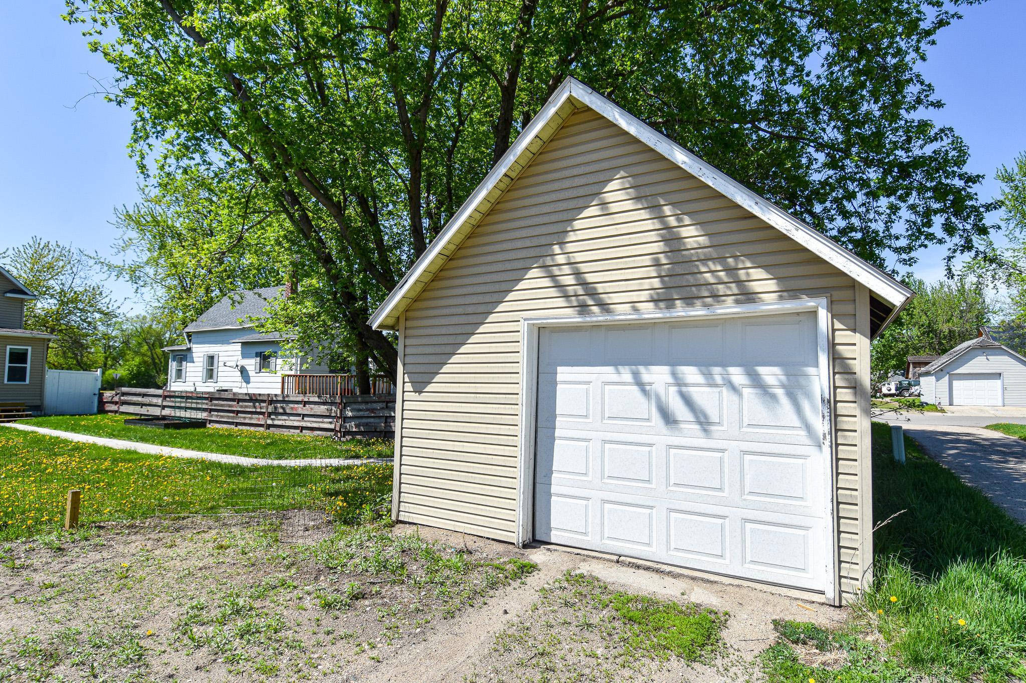 1905 single family home for sale at 720 Arnold Avenue N in Thief River Falls, MN — 3 bed, 2 bath (photo 45 of 49)