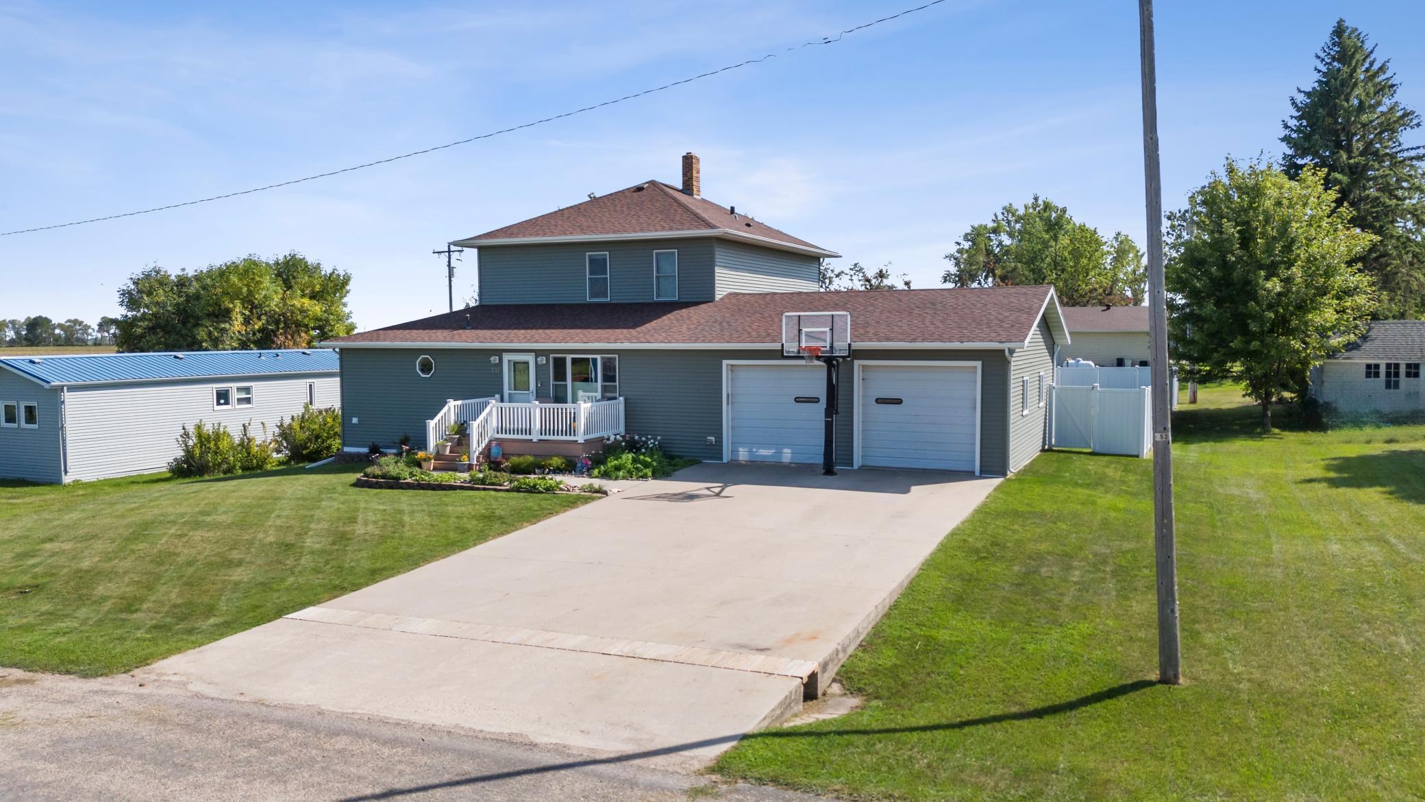 1936 single family home for sale at 332 3rd Avenue E in Hunter, ND — 4 bed, 3 bath