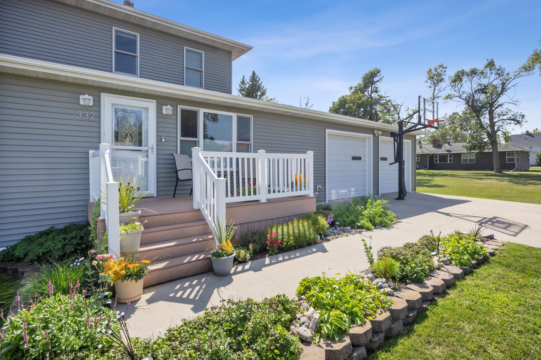1936 single family home for sale at 332 3rd Avenue E in Hunter, ND — 4 bed, 3 bath (photo 3 of 45)