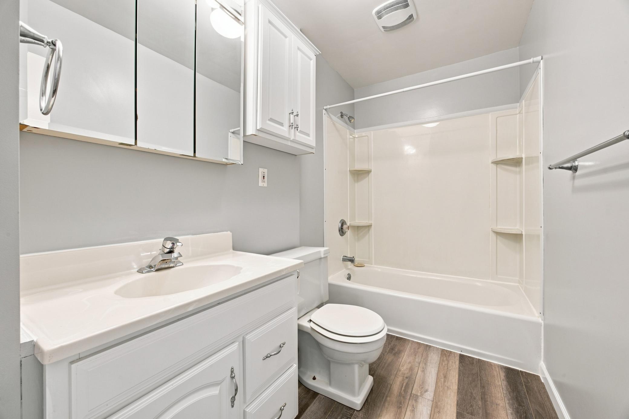 1936 single family home for sale at 332 3rd Avenue E in Hunter, ND — 4 bed, 3 bath (photo 21 of 45)
