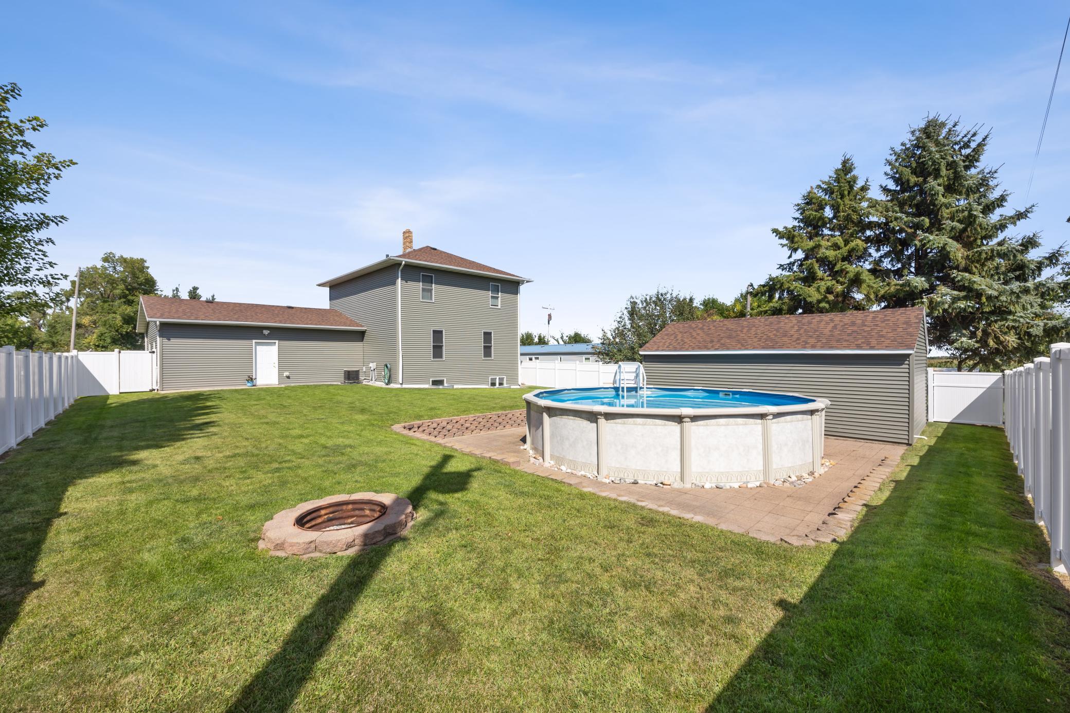 1936 single family home for sale at 332 3rd Avenue E in Hunter, ND — 4 bed, 3 bath (photo 34 of 45)