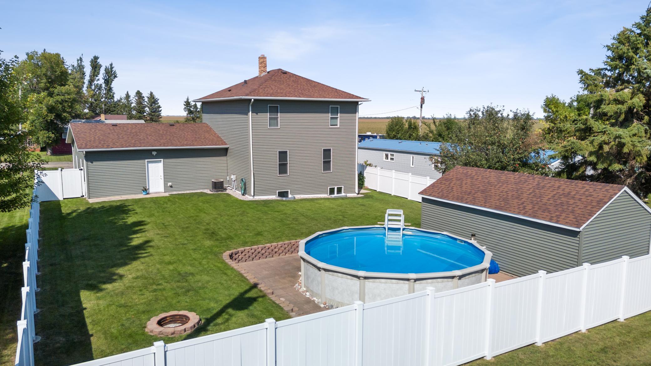 1936 single family home for sale at 332 3rd Avenue E in Hunter, ND — 4 bed, 3 bath (photo 5 of 45)