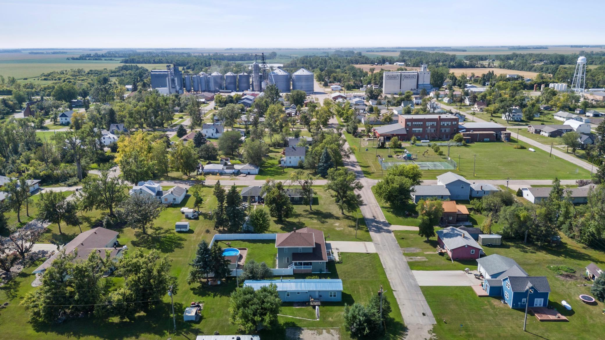 1936 single family home for sale at 332 3rd Avenue E in Hunter, ND — 4 bed, 3 bath (photo 43 of 45)