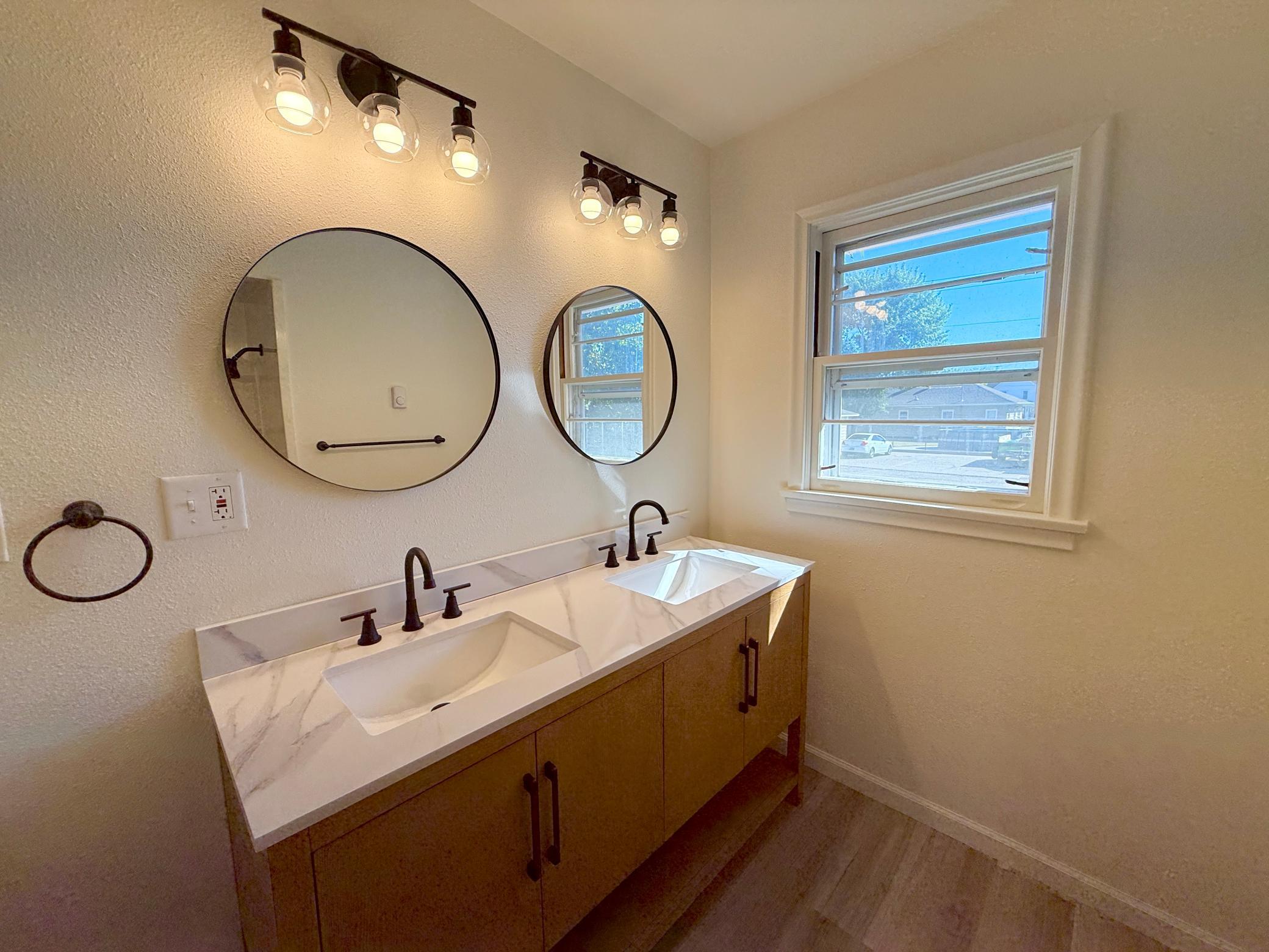 1950 single family home for sale at 862 2nd Avenue NW in Valley City, ND — 5 bed, 2 bath (photo 14 of 26)
