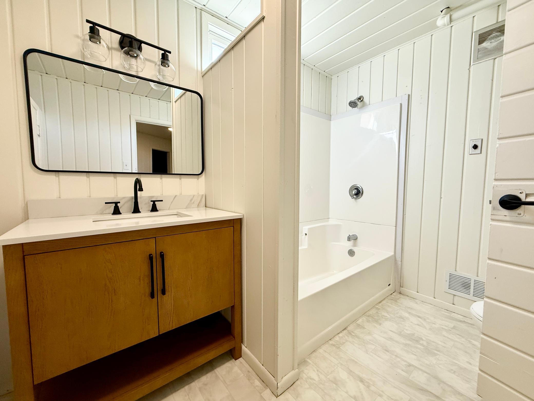 1950 single family home for sale at 862 2nd Avenue NW in Valley City, ND — 5 bed, 2 bath (photo 19 of 26)