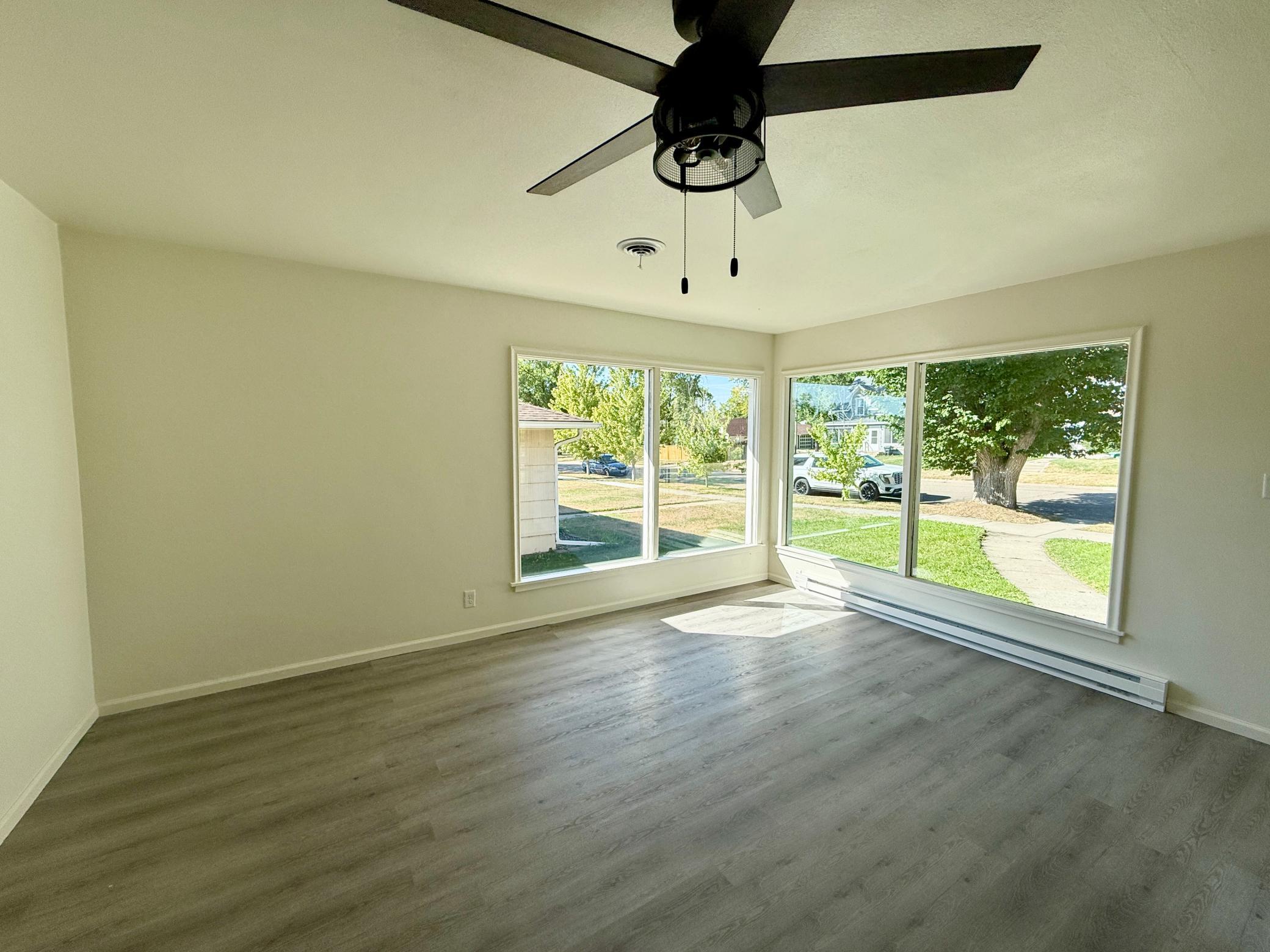 1950 single family home for sale at 862 2nd Avenue NW in Valley City, ND — 5 bed, 2 bath (photo 3 of 26)
