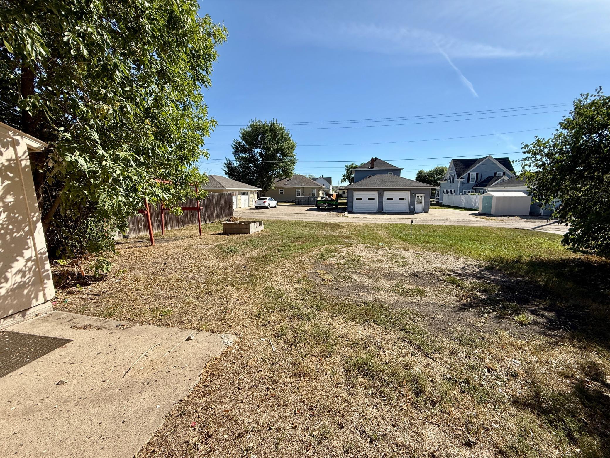 1950 single family home for sale at 862 2nd Avenue NW in Valley City, ND — 5 bed, 2 bath (photo 25 of 26)
