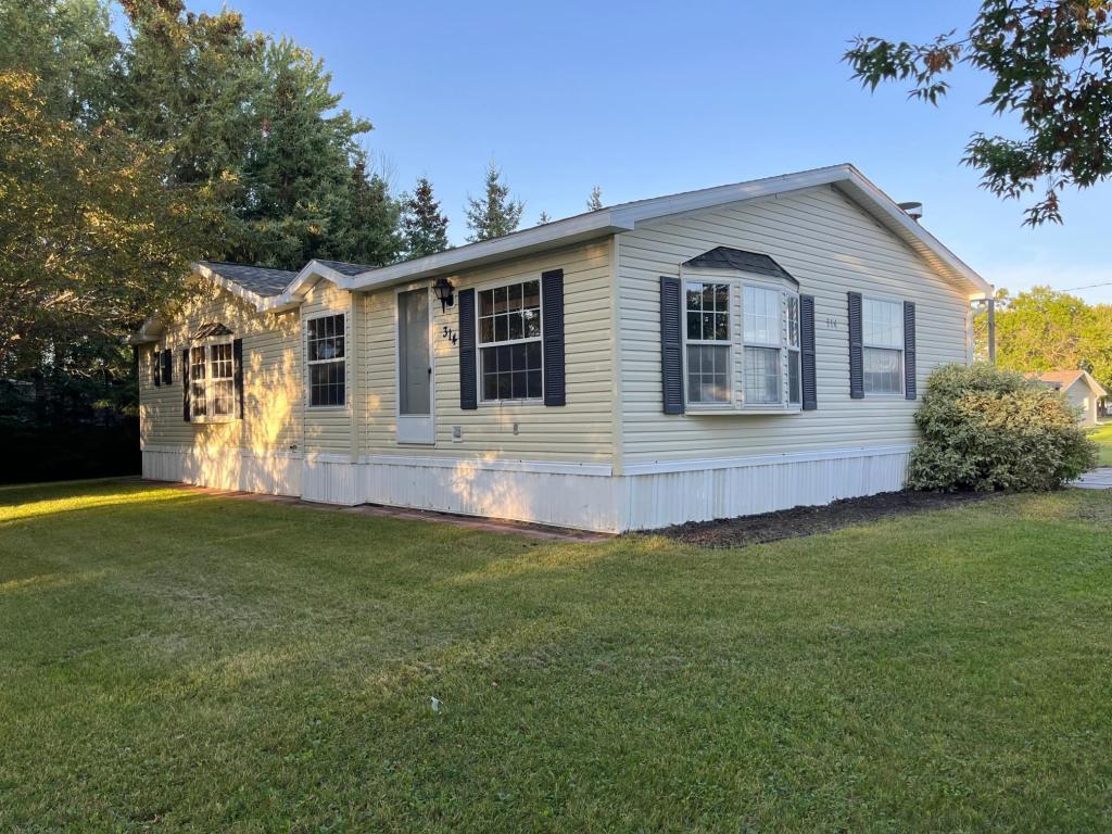 1997 single family home for sale at 314 6th Avenue SE in Baudette, MN — 4 bed, 2 bath