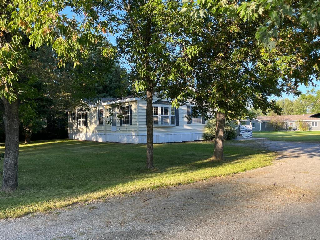 1997 single family home for sale at 314 6th Avenue SE in Baudette, MN — 4 bed, 2 bath (photo 2 of 14)