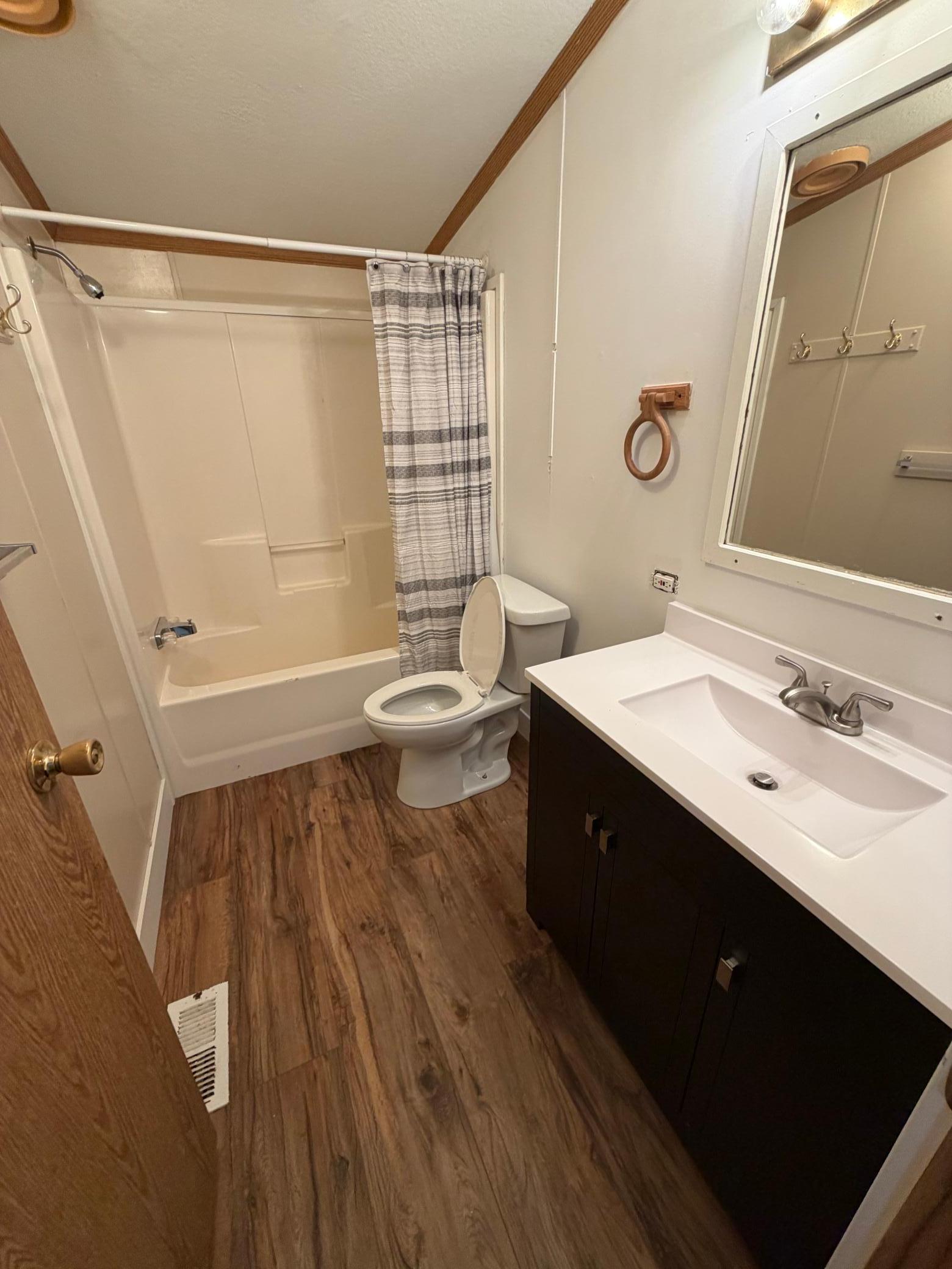 1997 single family home for sale at 314 6th Avenue SE in Baudette, MN — 4 bed, 2 bath (photo 11 of 14)