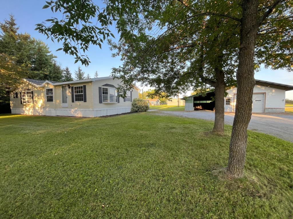 1997 single family home for sale at 314 6th Avenue SE in Baudette, MN — 4 bed, 2 bath (photo 3 of 14)