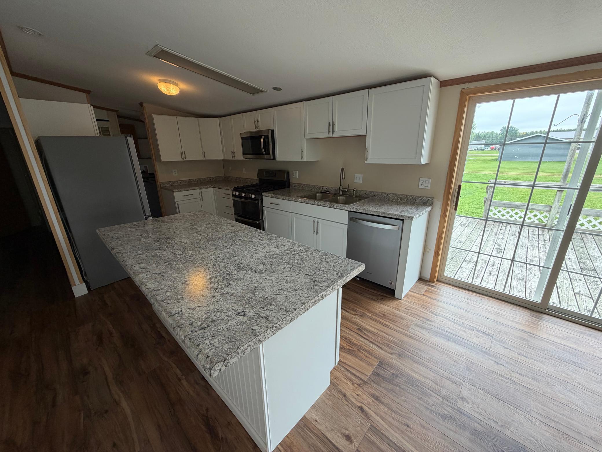 1997 single family home for sale at 314 6th Avenue SE in Baudette, MN — 4 bed, 2 bath (photo 8 of 14)