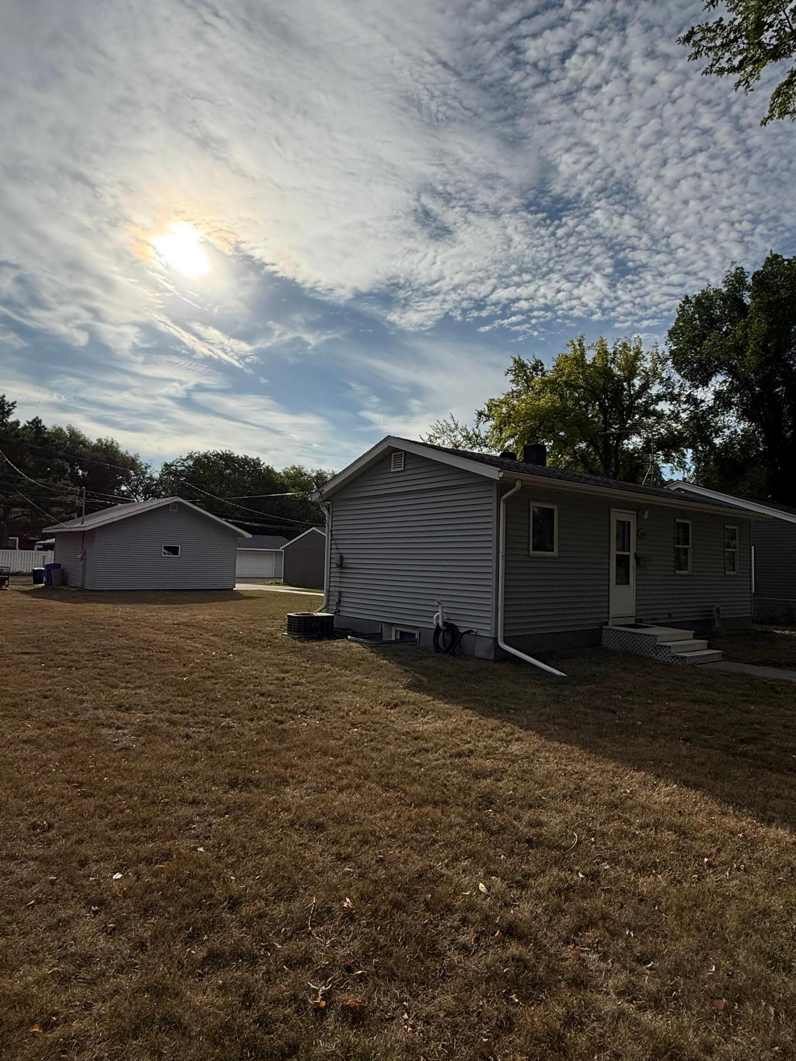 1947 single family home for sale at 1605 9th Street N in Fargo, ND — 1 bed, 1 bath (photo 2 of 18)