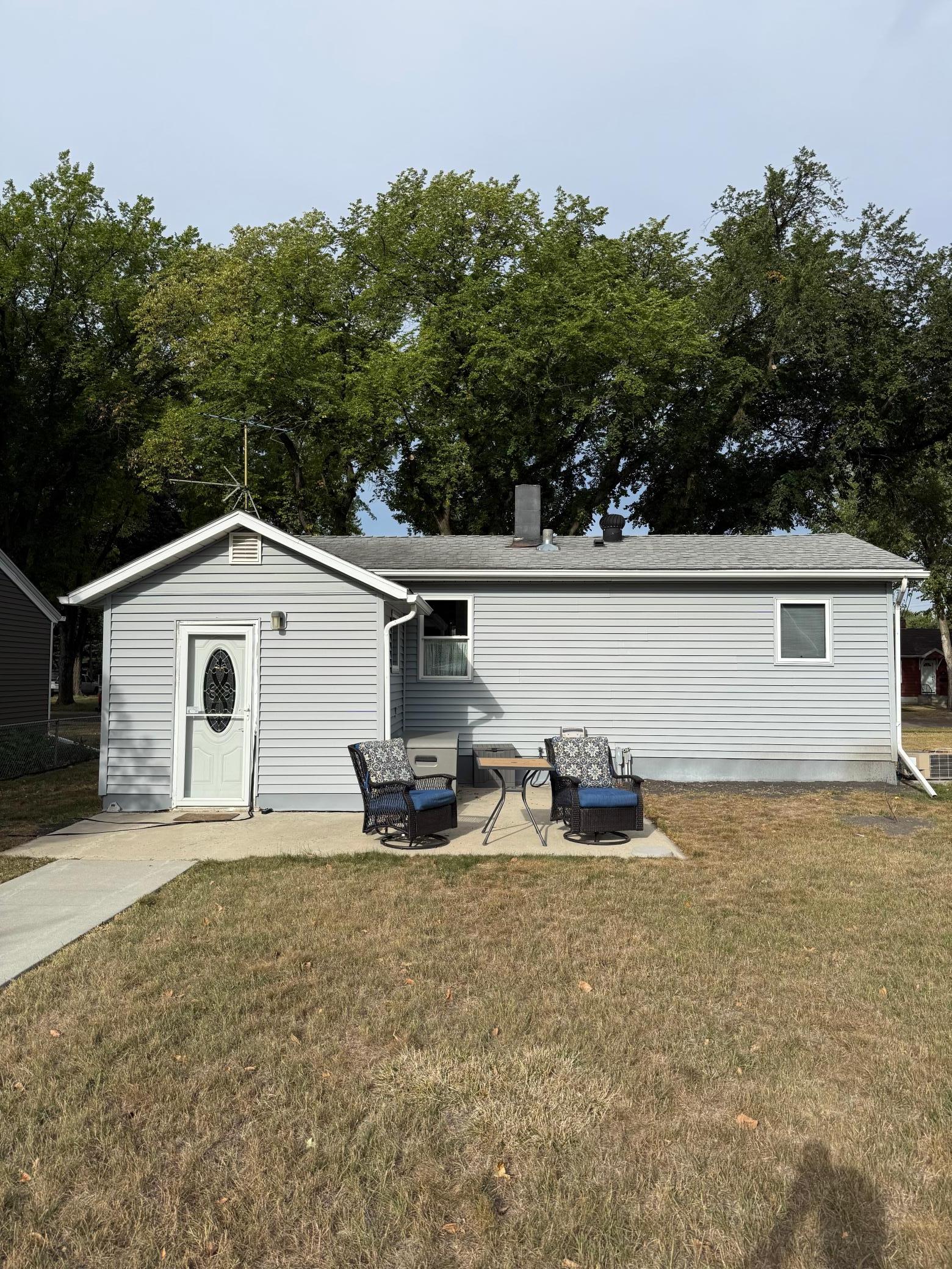 1947 single family home for sale at 1605 9th Street N in Fargo, ND — 1 bed, 1 bath (photo 3 of 18)