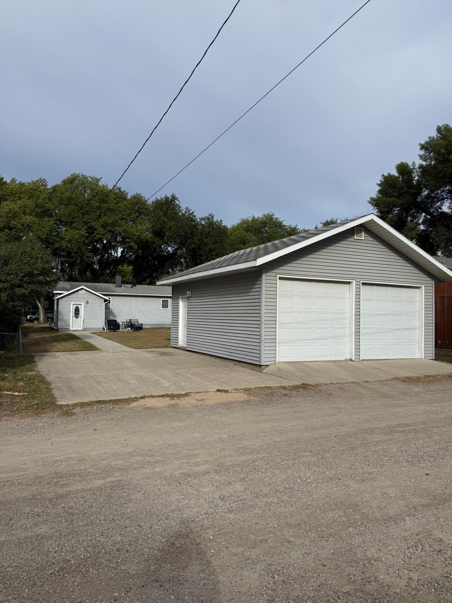 1947 single family home for sale at 1605 9th Street N in Fargo, ND — 1 bed, 1 bath (photo 4 of 18)
