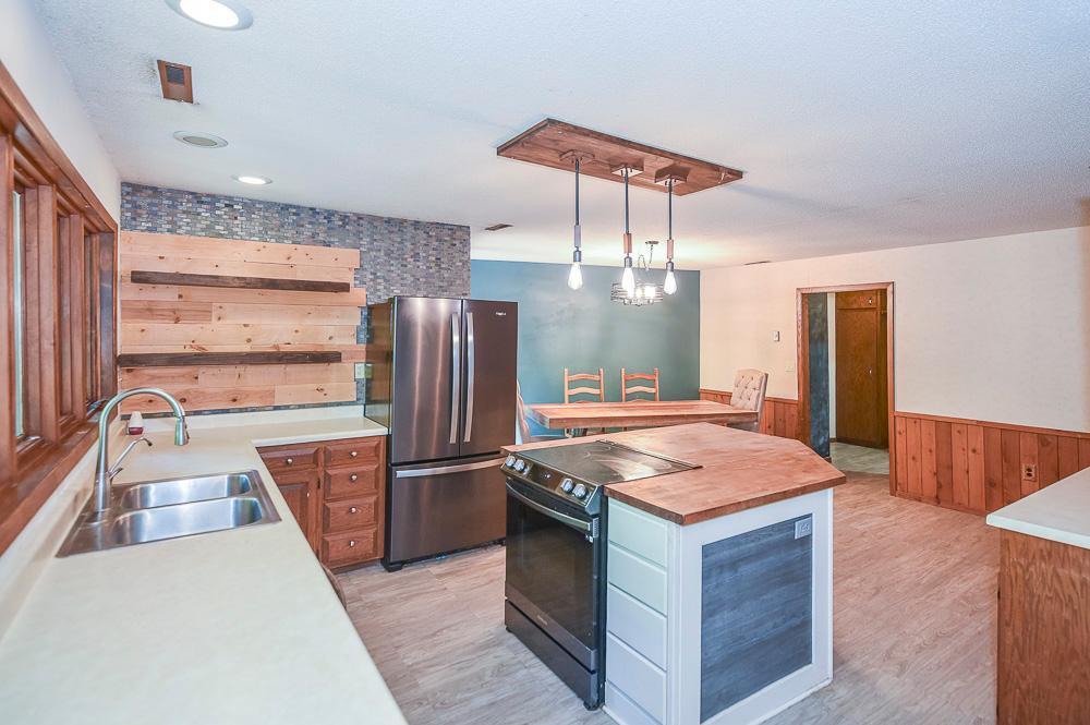 1981 single family home for sale at 15880 Ashmun Road in Brainerd, MN — 4 bed, 2 bath (photo 12 of 44)