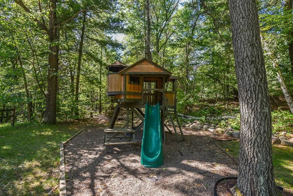 1981 single family home for sale at 15880 Ashmun Road in Brainerd, MN — 4 bed, 2 bath (photo 7 of 44)