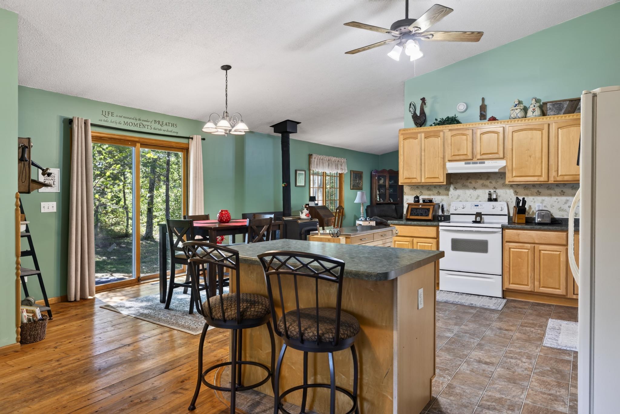 2001 single family home for sale at 1587 SW Stallion Road in Pillager, MN — 3 bed, 2 bath (photo 5 of 37)