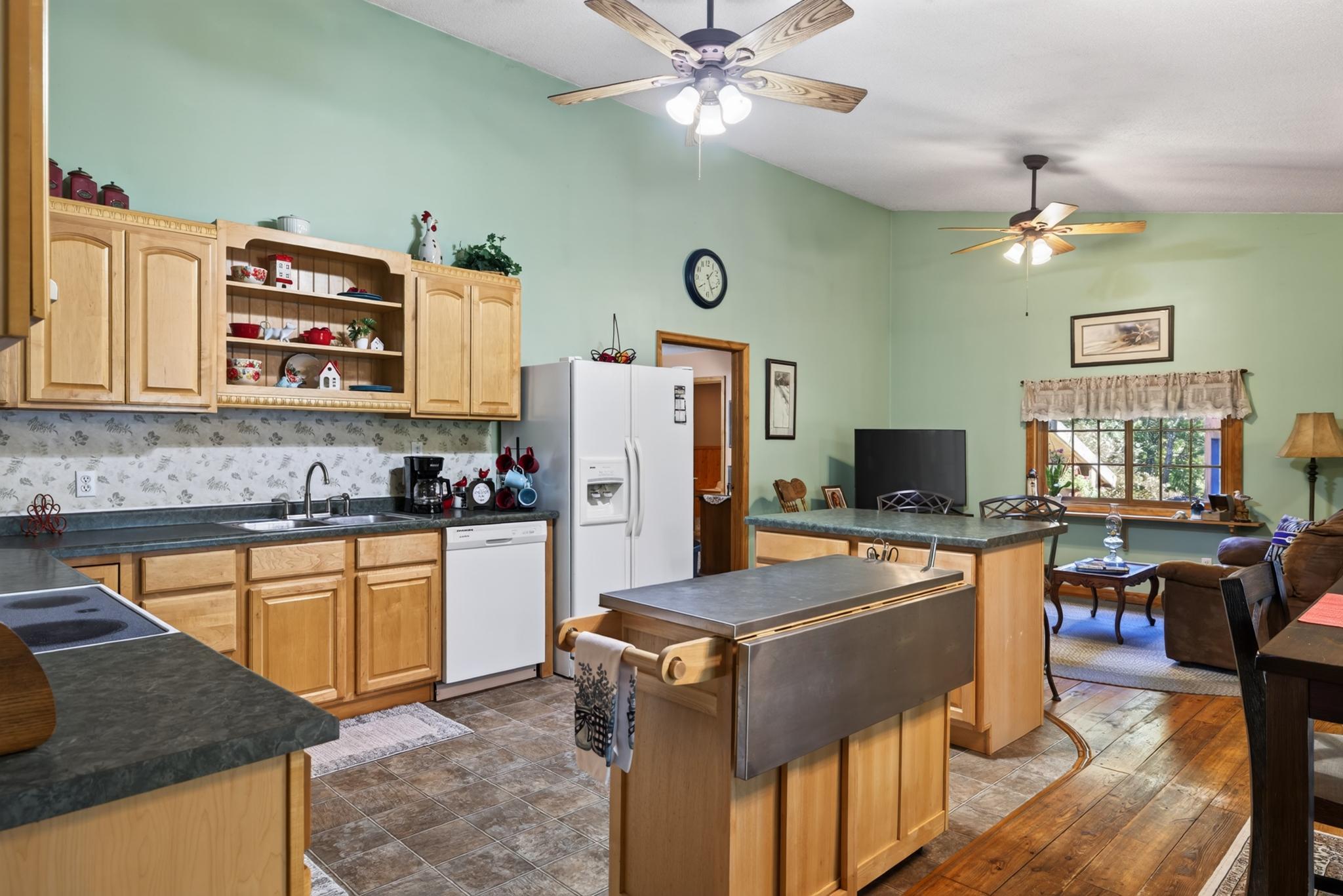 2001 single family home for sale at 1587 SW Stallion Road in Pillager, MN — 3 bed, 2 bath (photo 6 of 37)