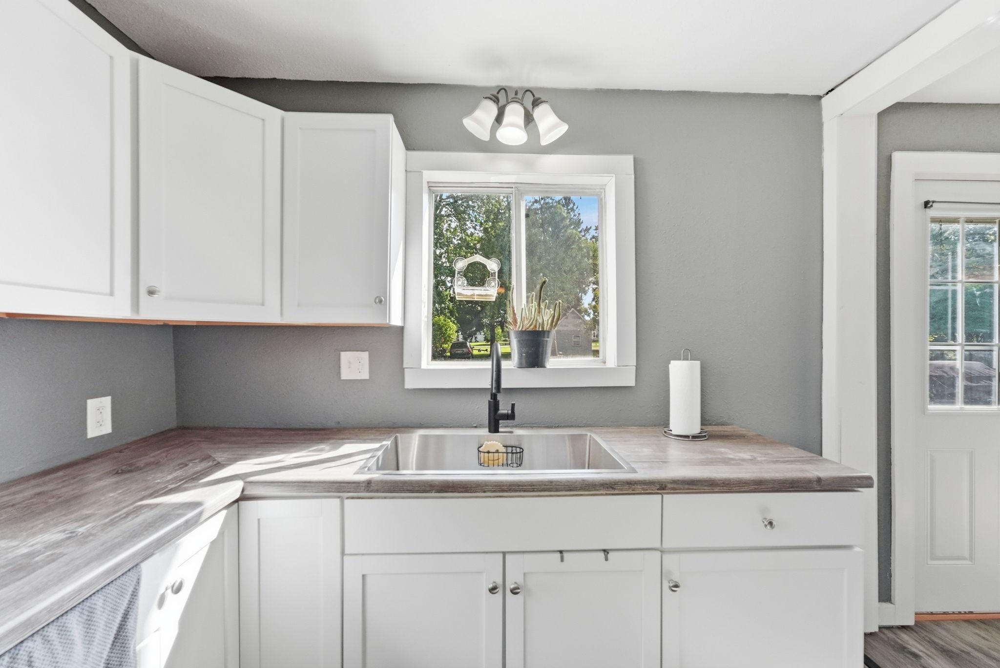 1882 single family home for sale at 150 W Church Avenue in Nelson, MN — 4 bed, 2 bath (photo 12 of 24)