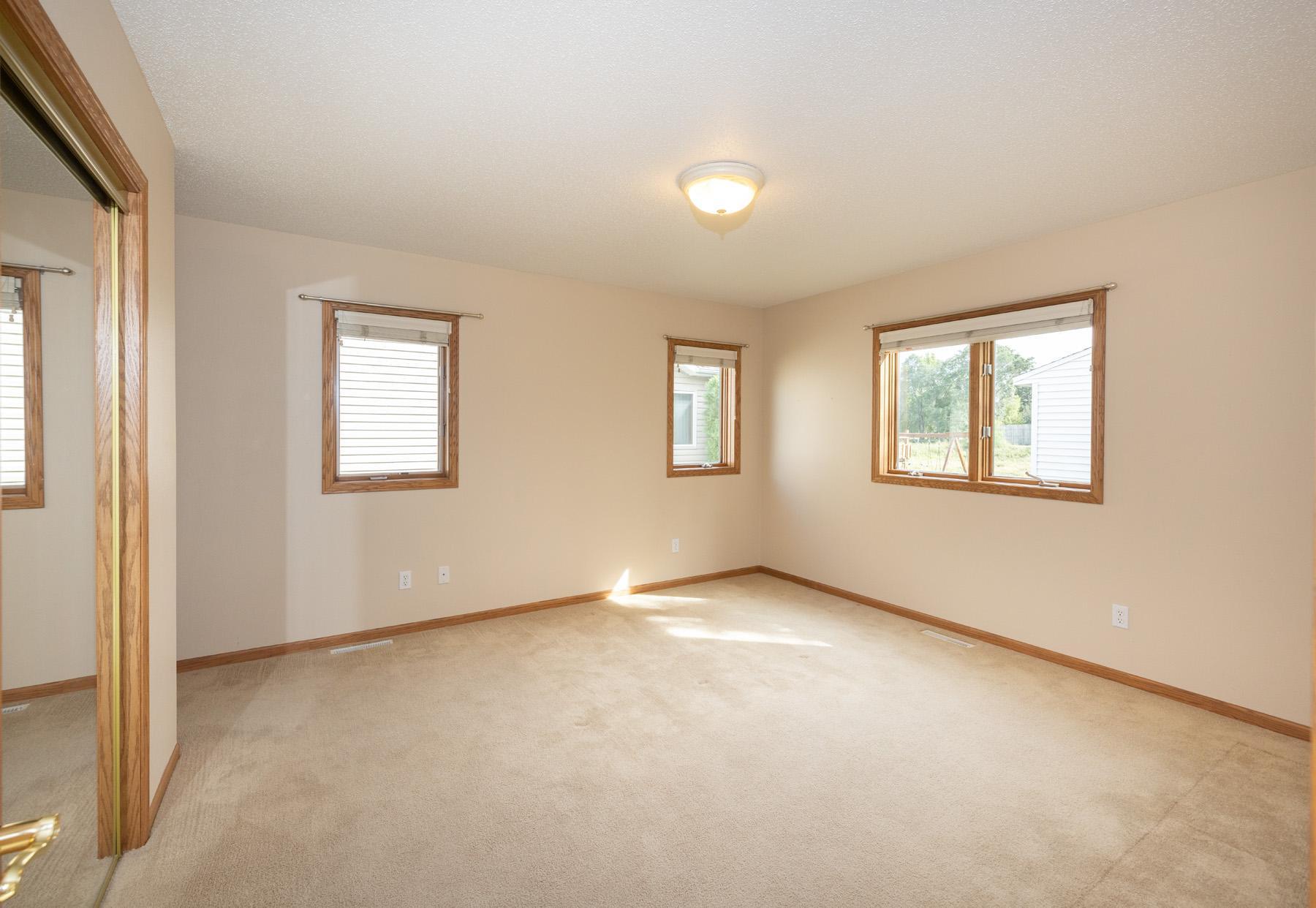 2003 townhouse for sale at 807 Morningside Drive in Casselton, ND — 2 bed, 2 bath (photo 18 of 33)