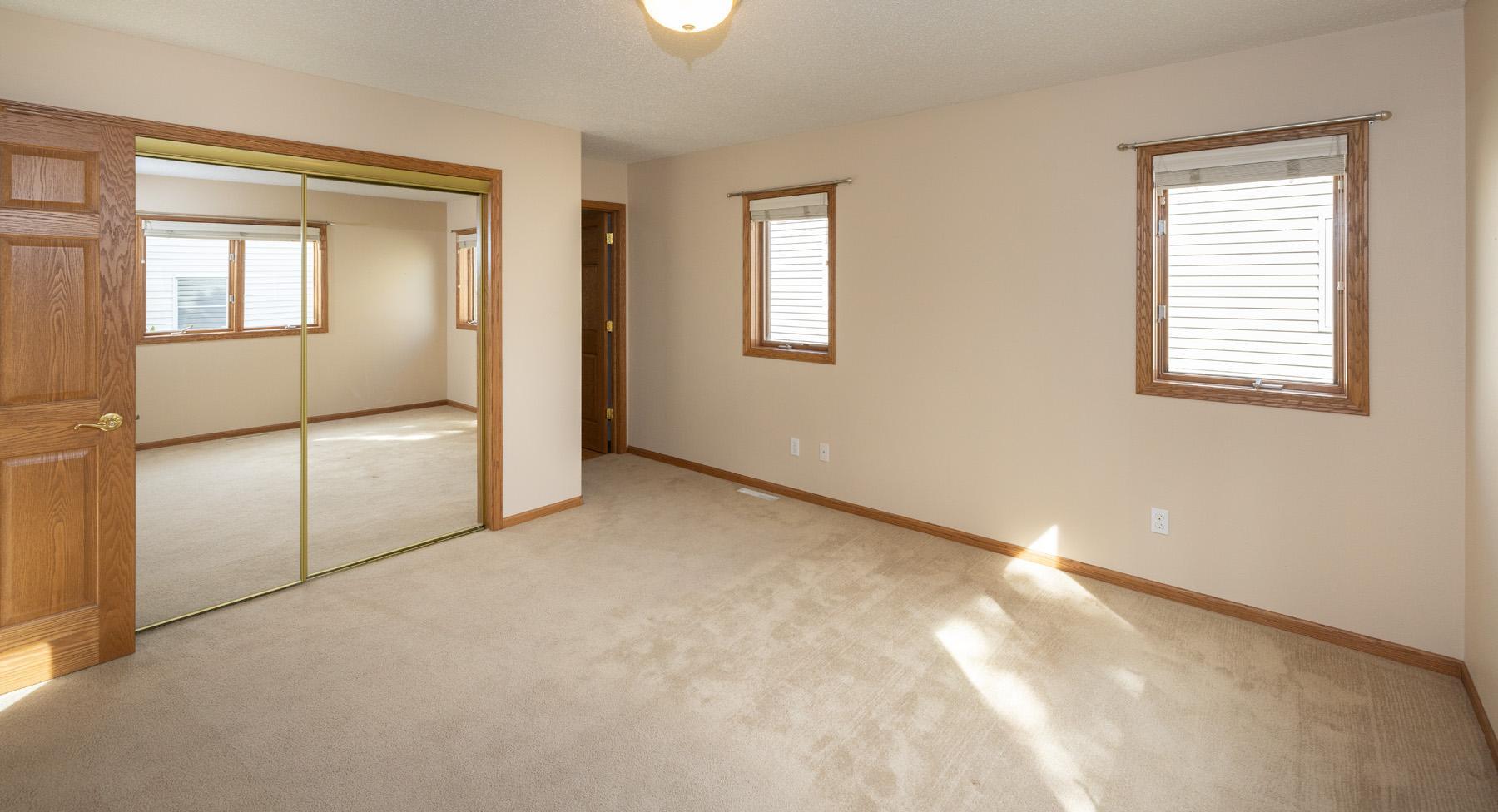 2003 townhouse for sale at 807 Morningside Drive in Casselton, ND — 2 bed, 2 bath (photo 19 of 33)