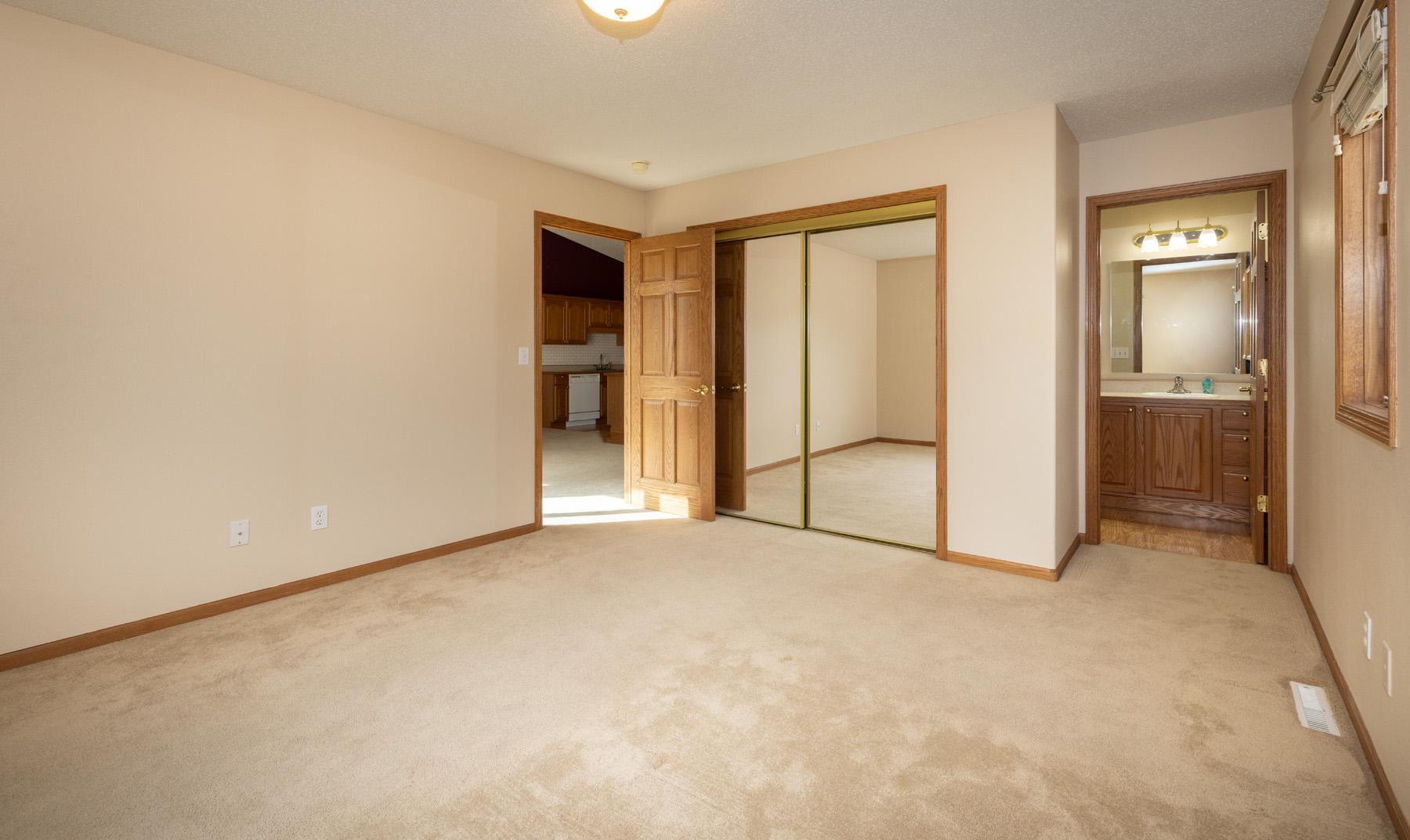 2003 townhouse for sale at 807 Morningside Drive in Casselton, ND — 2 bed, 2 bath (photo 20 of 33)