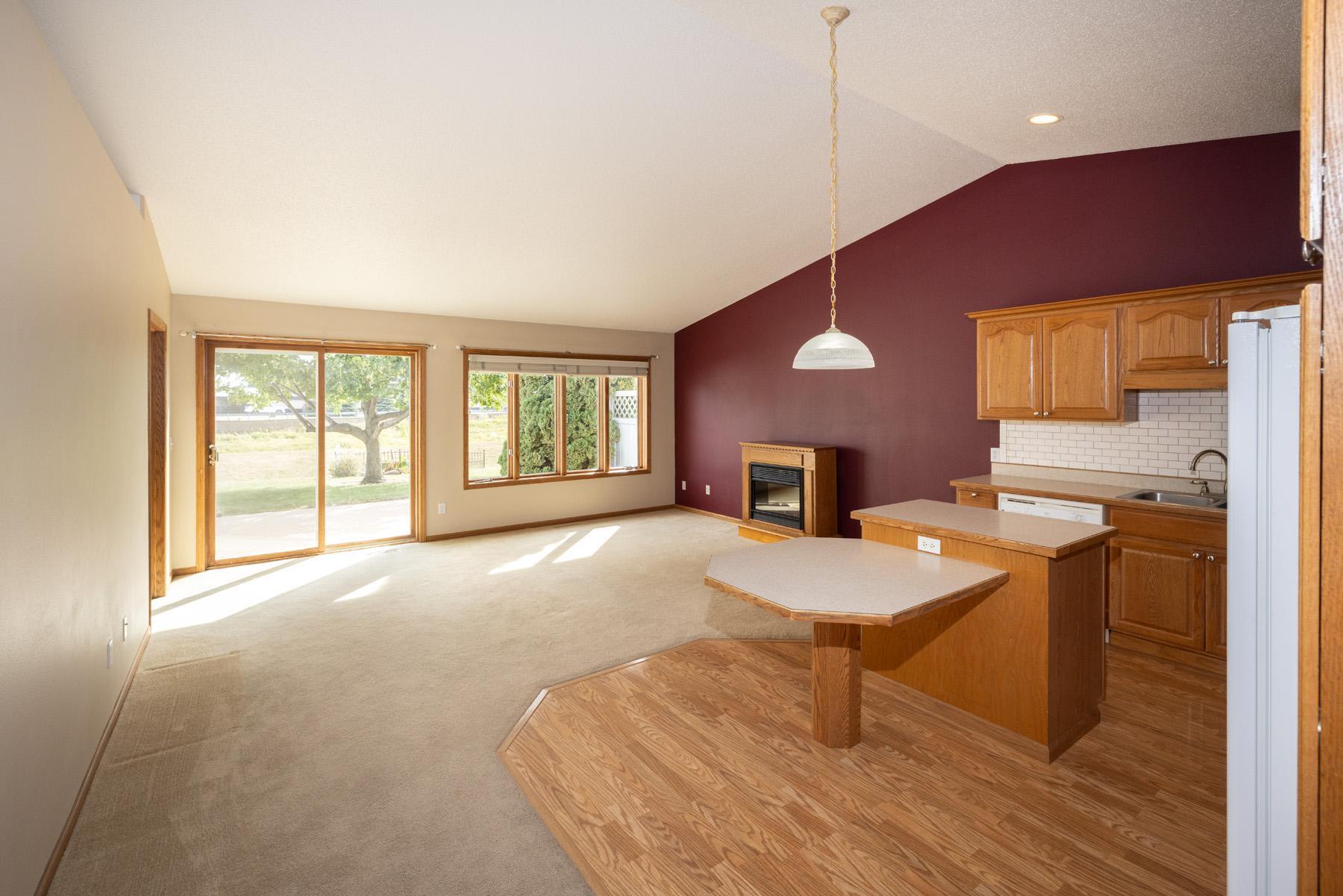 2003 townhouse for sale at 807 Morningside Drive in Casselton, ND — 2 bed, 2 bath (photo 3 of 33)