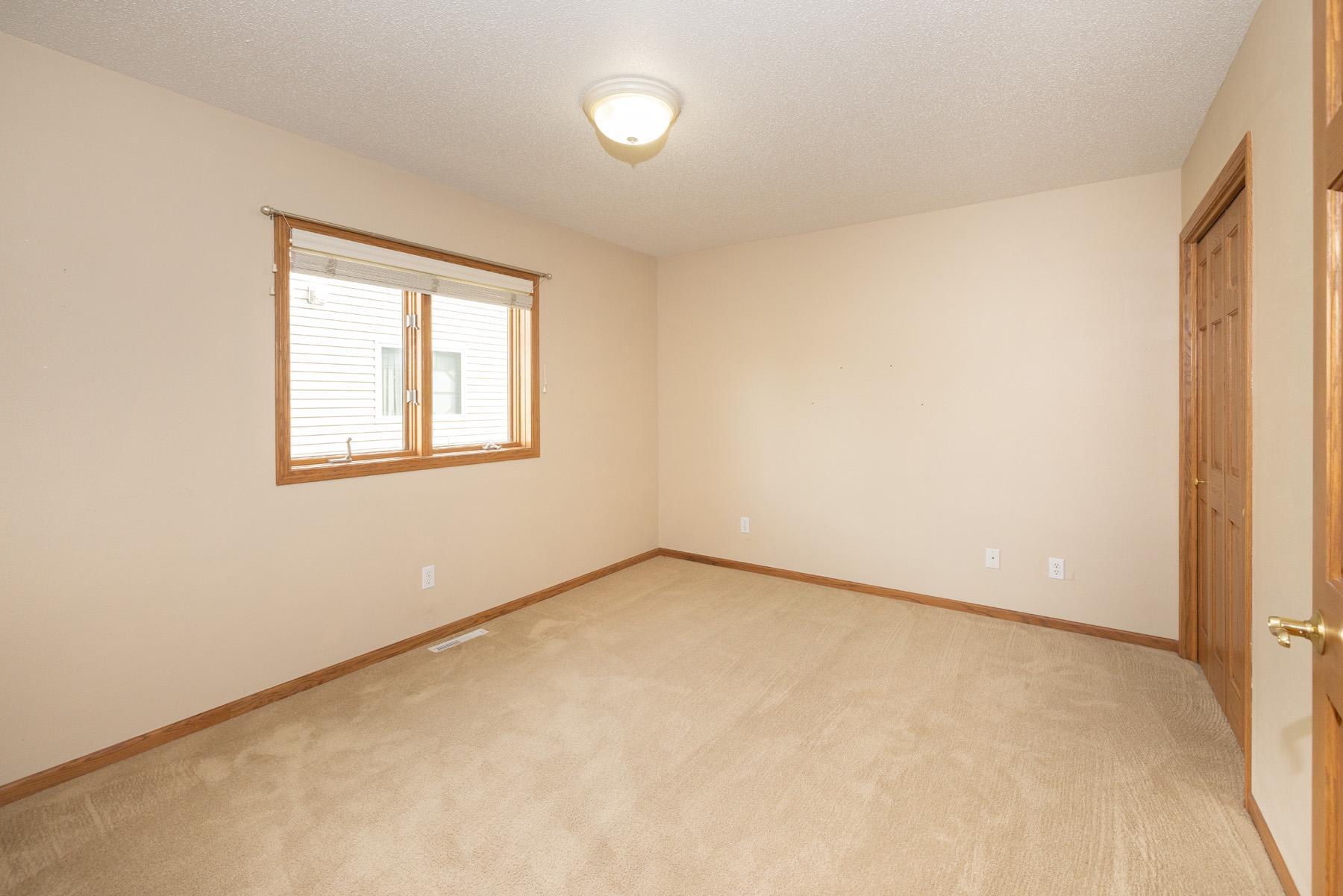 2003 townhouse for sale at 807 Morningside Drive in Casselton, ND — 2 bed, 2 bath (photo 24 of 33)