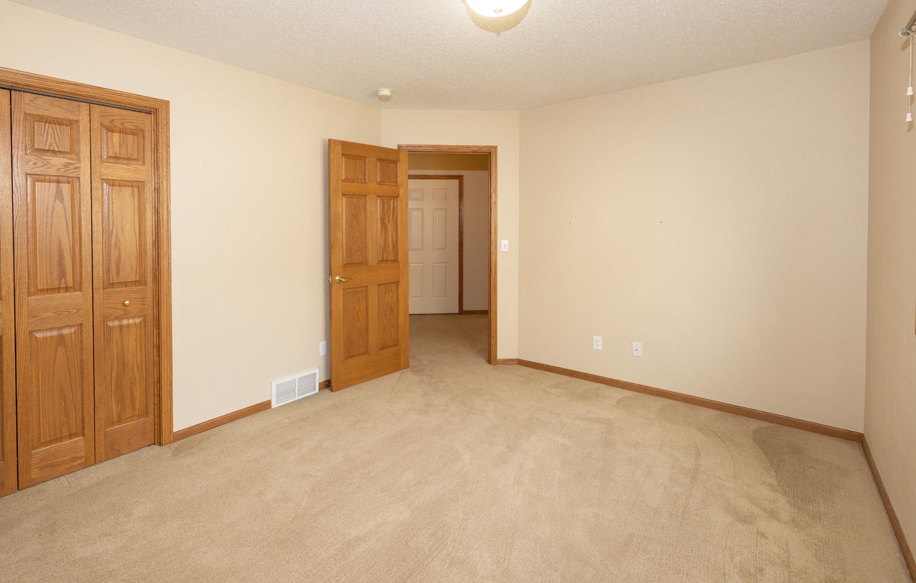 2003 townhouse for sale at 807 Morningside Drive in Casselton, ND — 2 bed, 2 bath (photo 25 of 33)