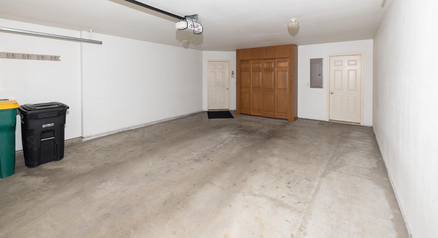2003 townhouse for sale at 807 Morningside Drive in Casselton, ND — 2 bed, 2 bath (photo 26 of 33)