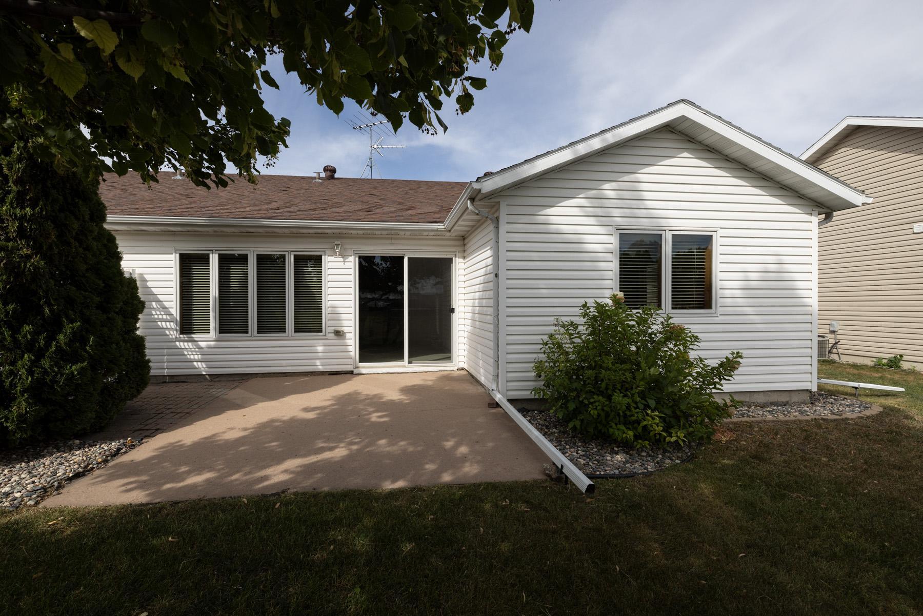 2003 townhouse for sale at 807 Morningside Drive in Casselton, ND — 2 bed, 2 bath (photo 30 of 33)