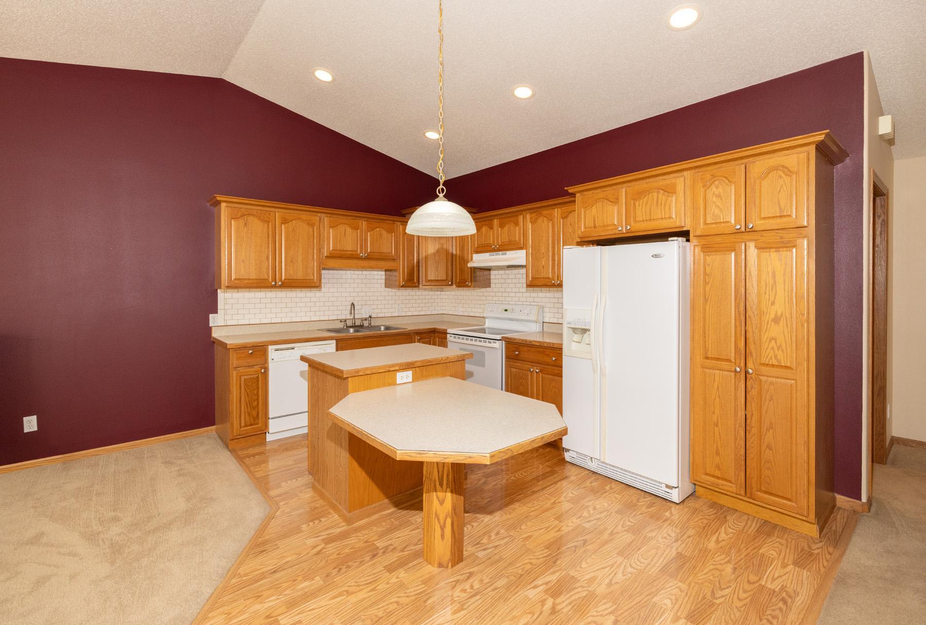 2003 townhouse for sale at 807 Morningside Drive in Casselton, ND — 2 bed, 2 bath (photo 4 of 33)