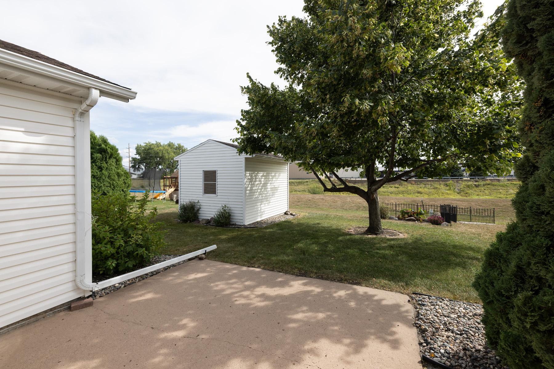 2003 townhouse for sale at 807 Morningside Drive in Casselton, ND — 2 bed, 2 bath (photo 32 of 33)