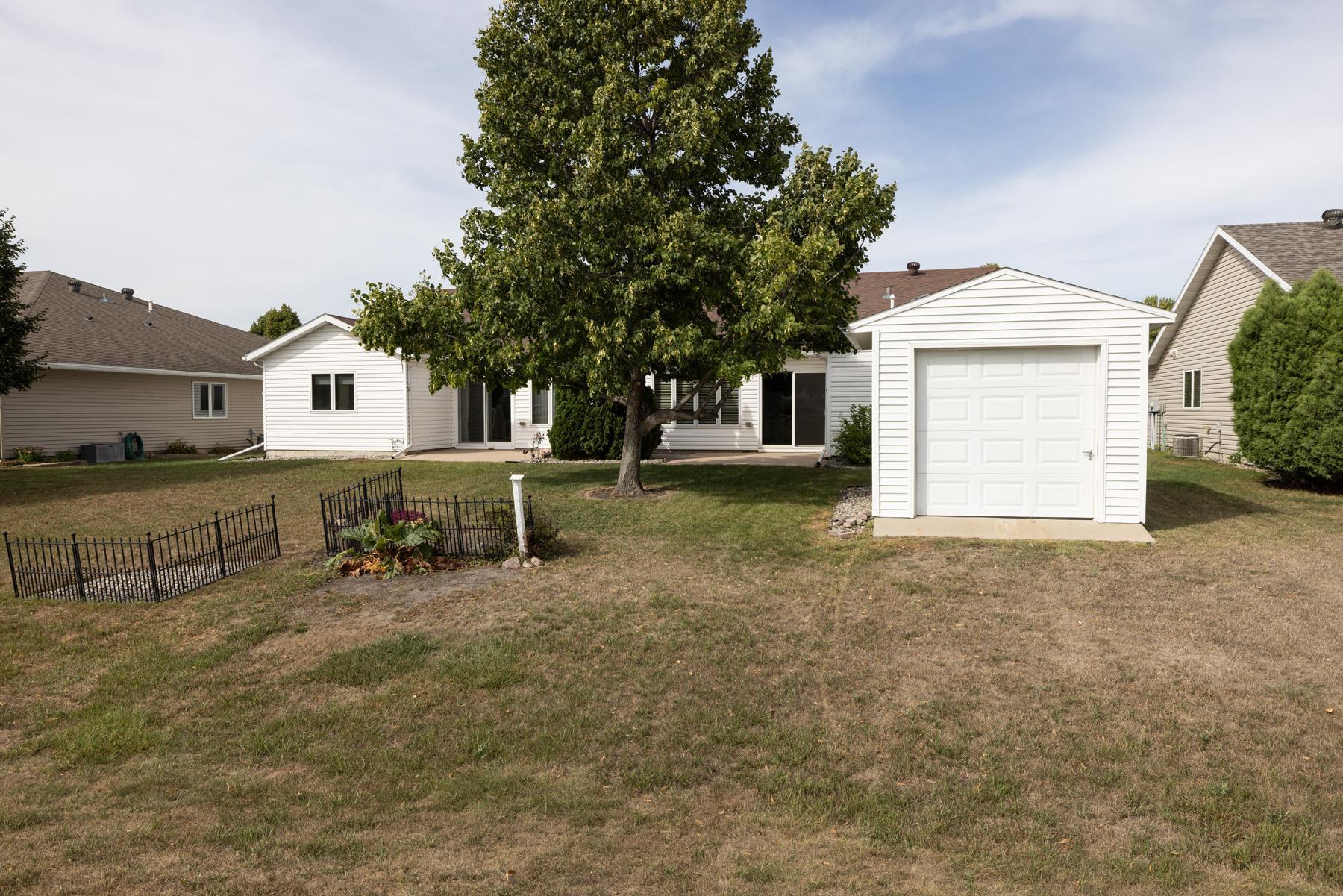 2003 townhouse for sale at 807 Morningside Drive in Casselton, ND — 2 bed, 2 bath (photo 33 of 33)